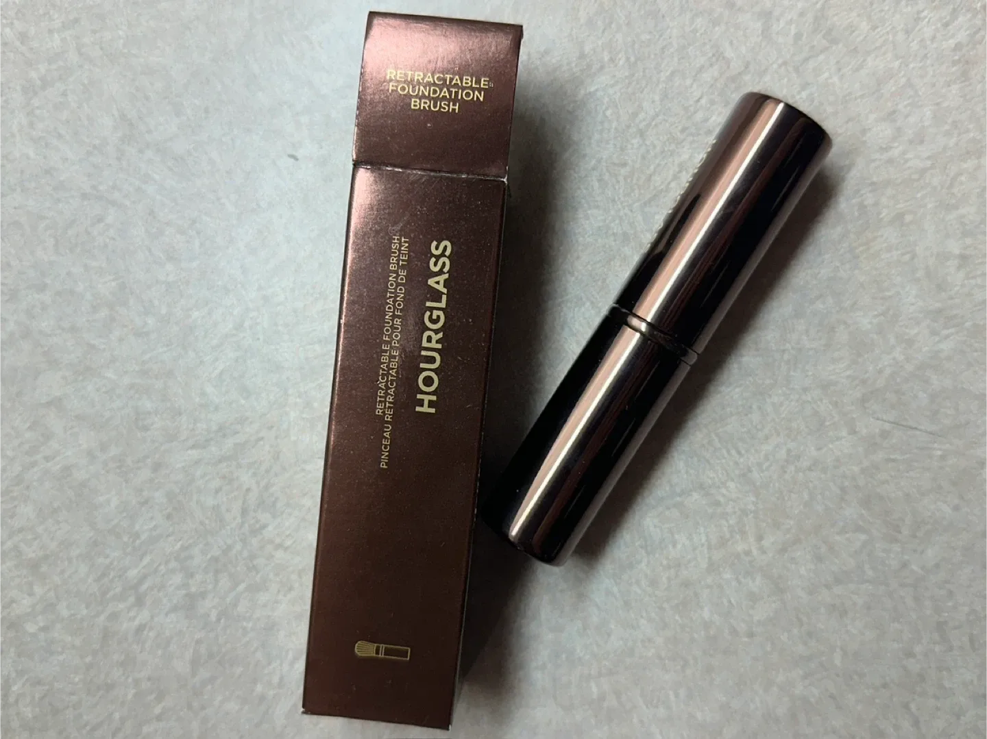 Hourglass Retractable Foundation Brush image indicator(4)