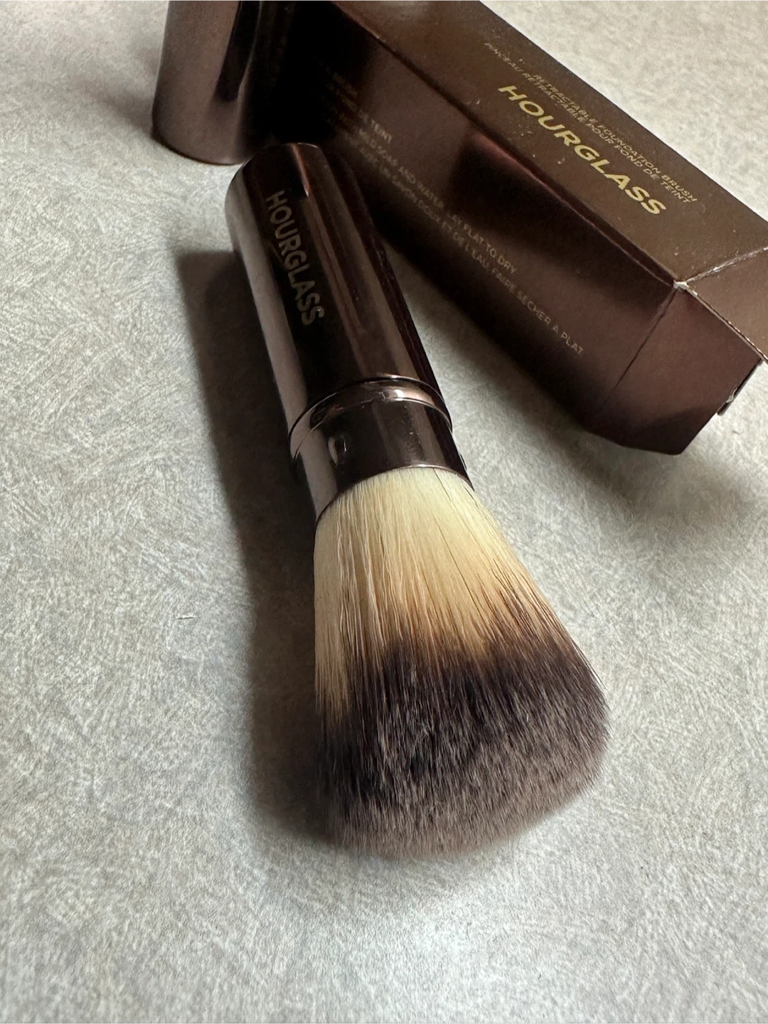 Hourglass Retractable Foundation Brush