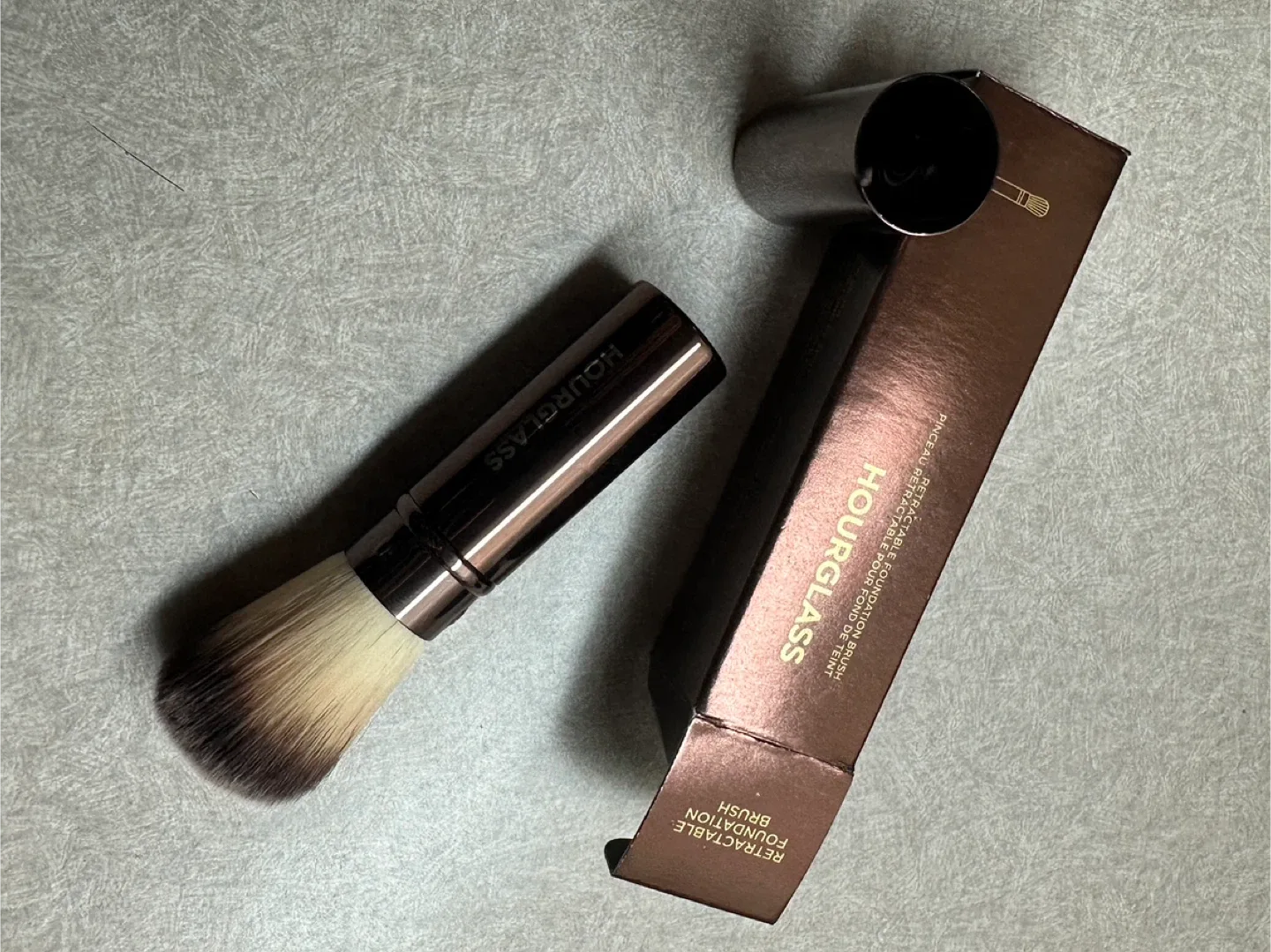 Hourglass Retractable Foundation Brush image indicator(5)