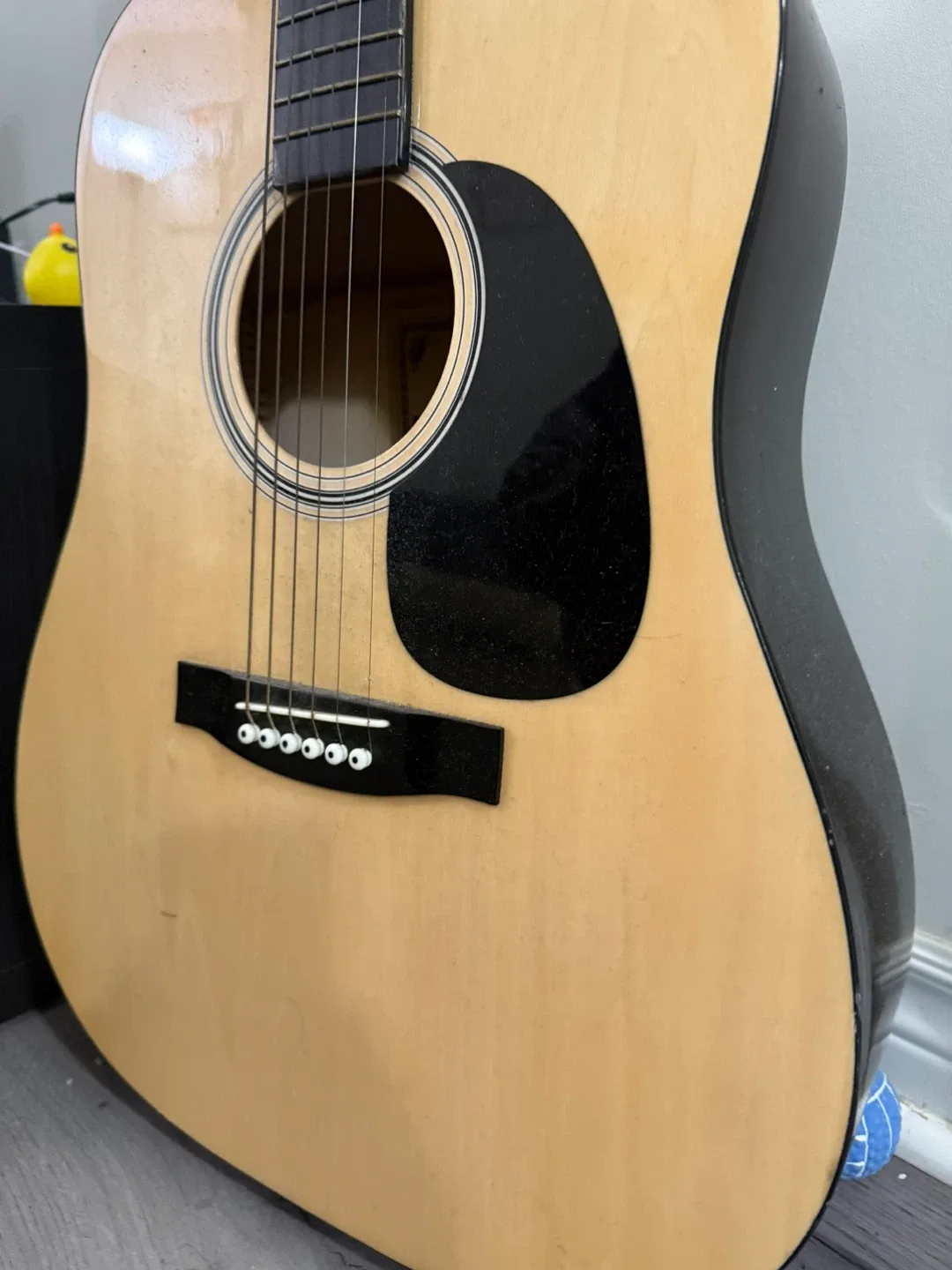 Garnet Acoustic Guitar image indicator(2)