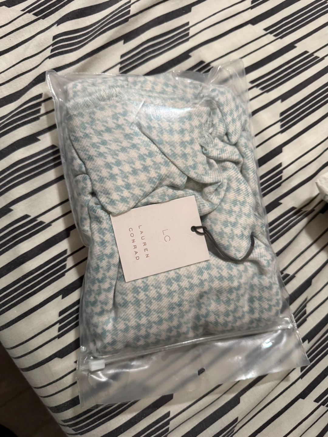 Lauren Conrad Scarf - New with Tags - photo 3