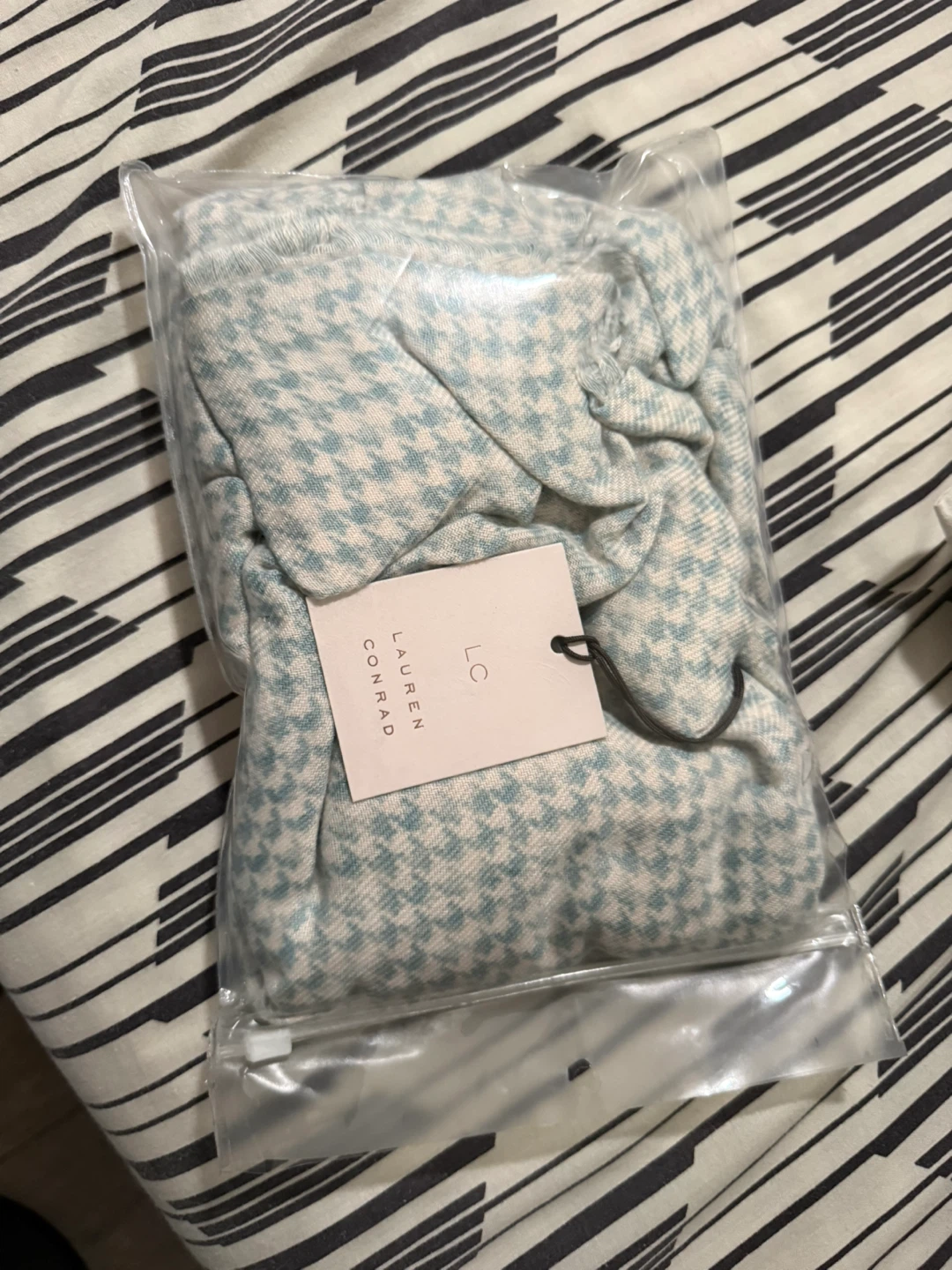 Lauren Conrad Scarf - New with Tags - photo 2