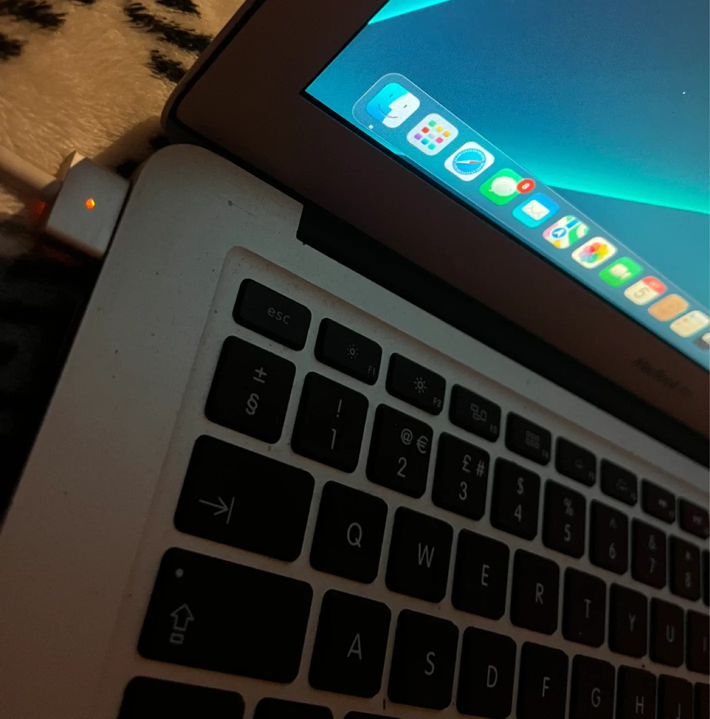 MacBook Air 13" image indicator(3)