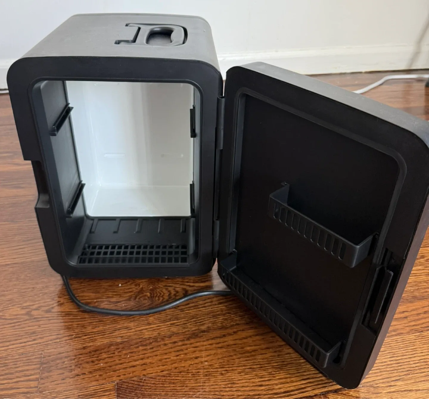 Frigidaire Portable Mini Fridge - Black image indicator(2)