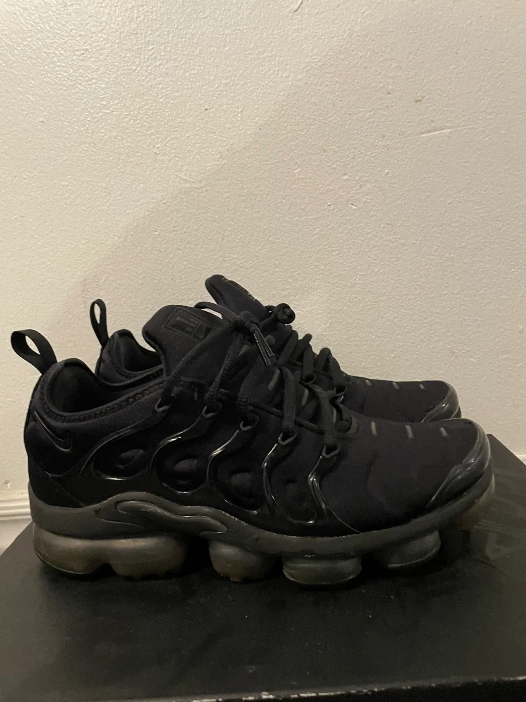 Nike Air VaporMax Plus Black image indicator(2)