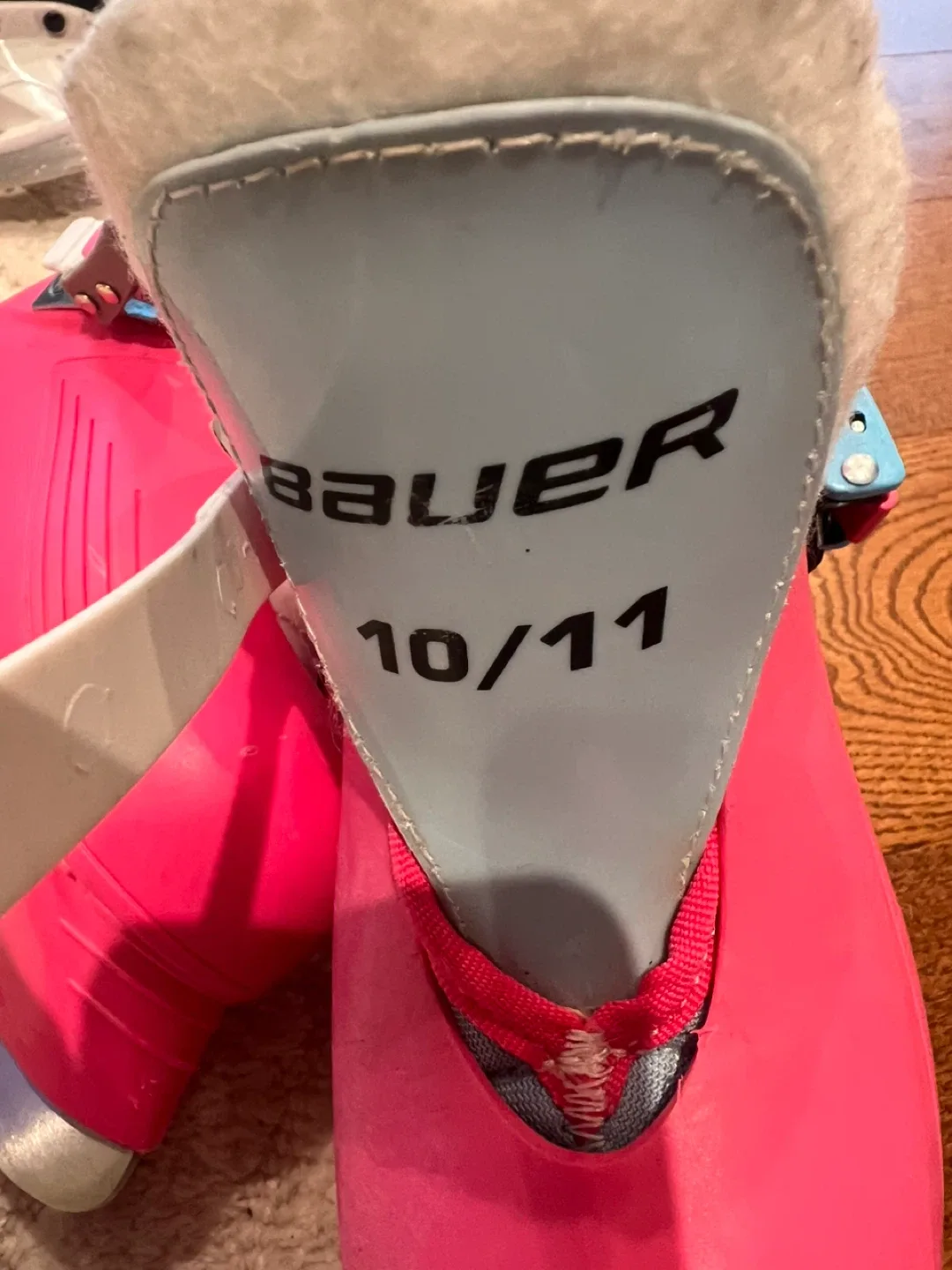 Skates girl size 10/11 image indicator(2)