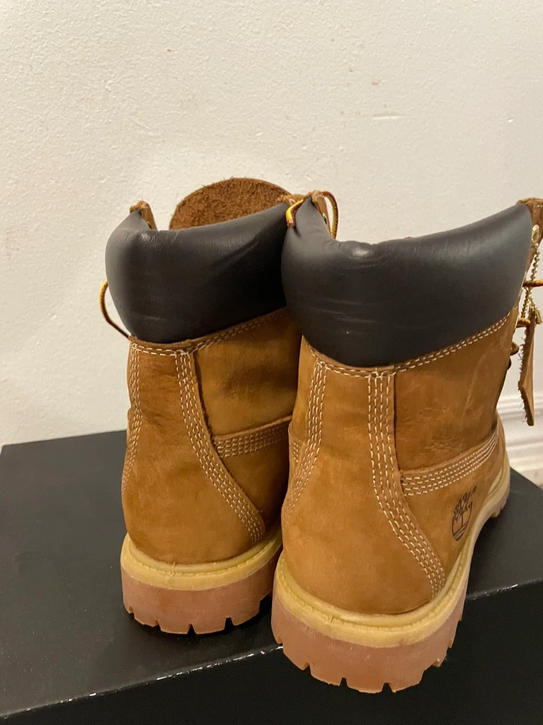 Timberland 6-Inch Premium Waterproof Boots - Size 8 image indicator(3)