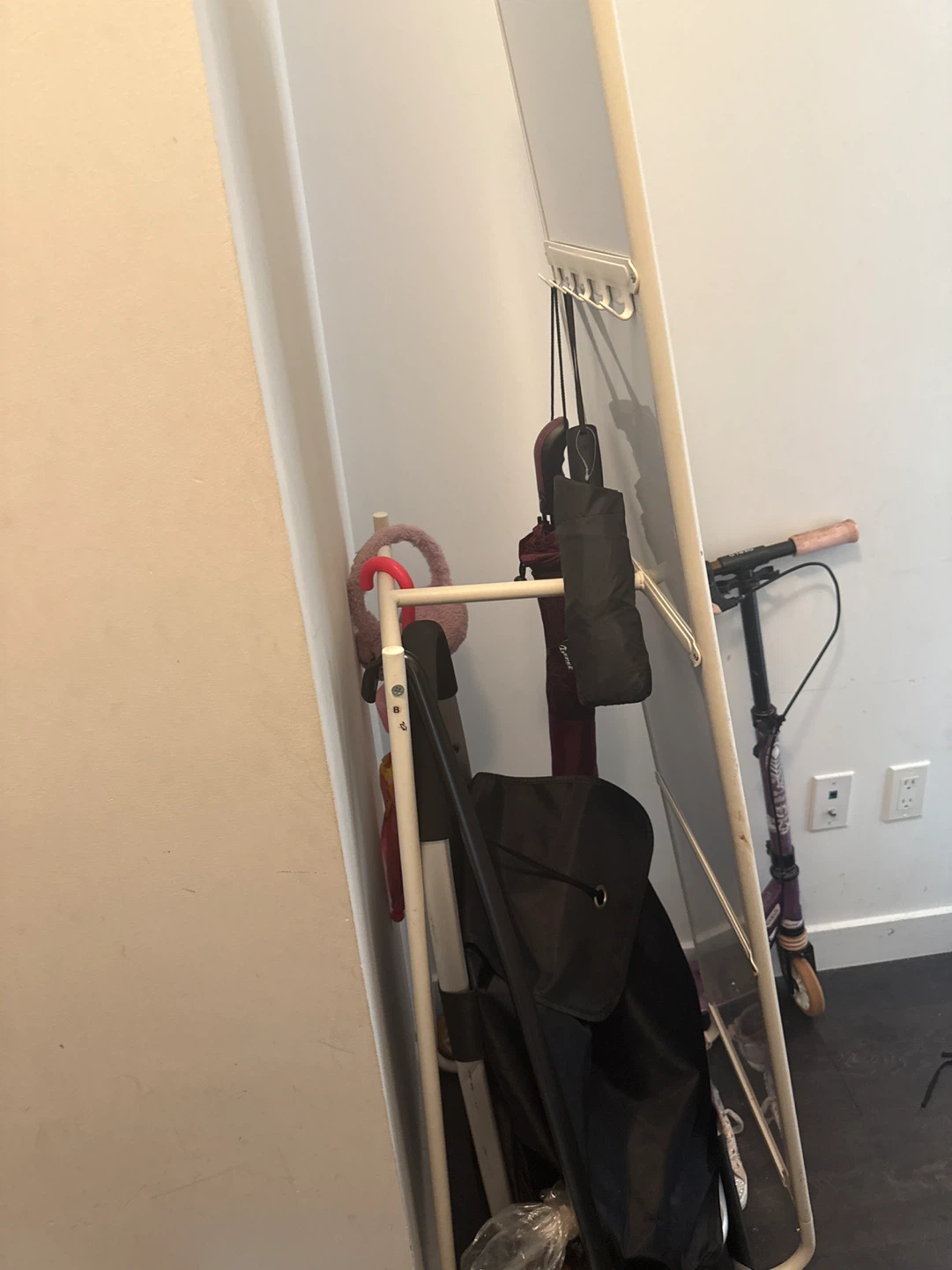 White Standing Mirror - photo 2