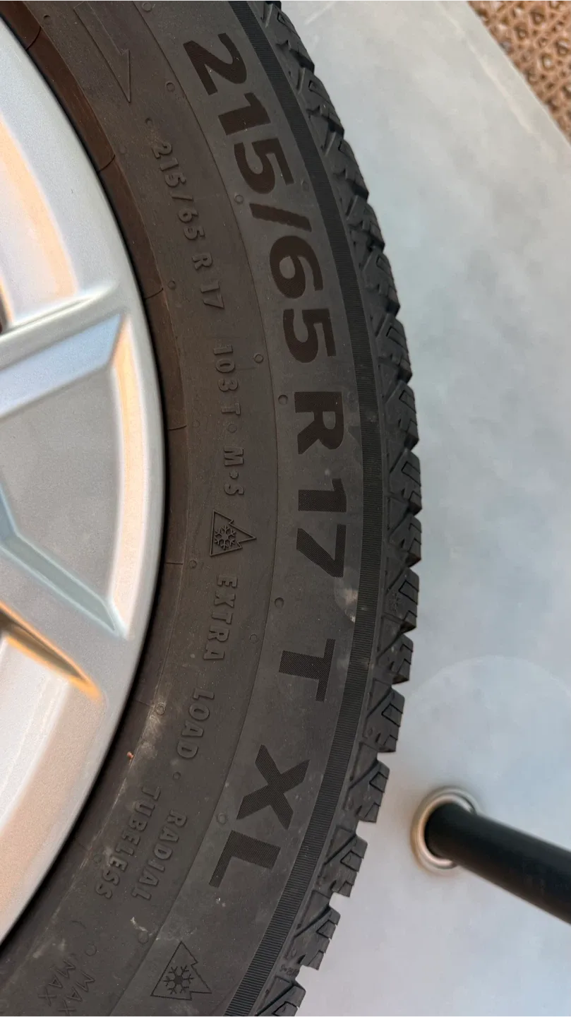 Audi Q3 alloy wheels image indicator(2)