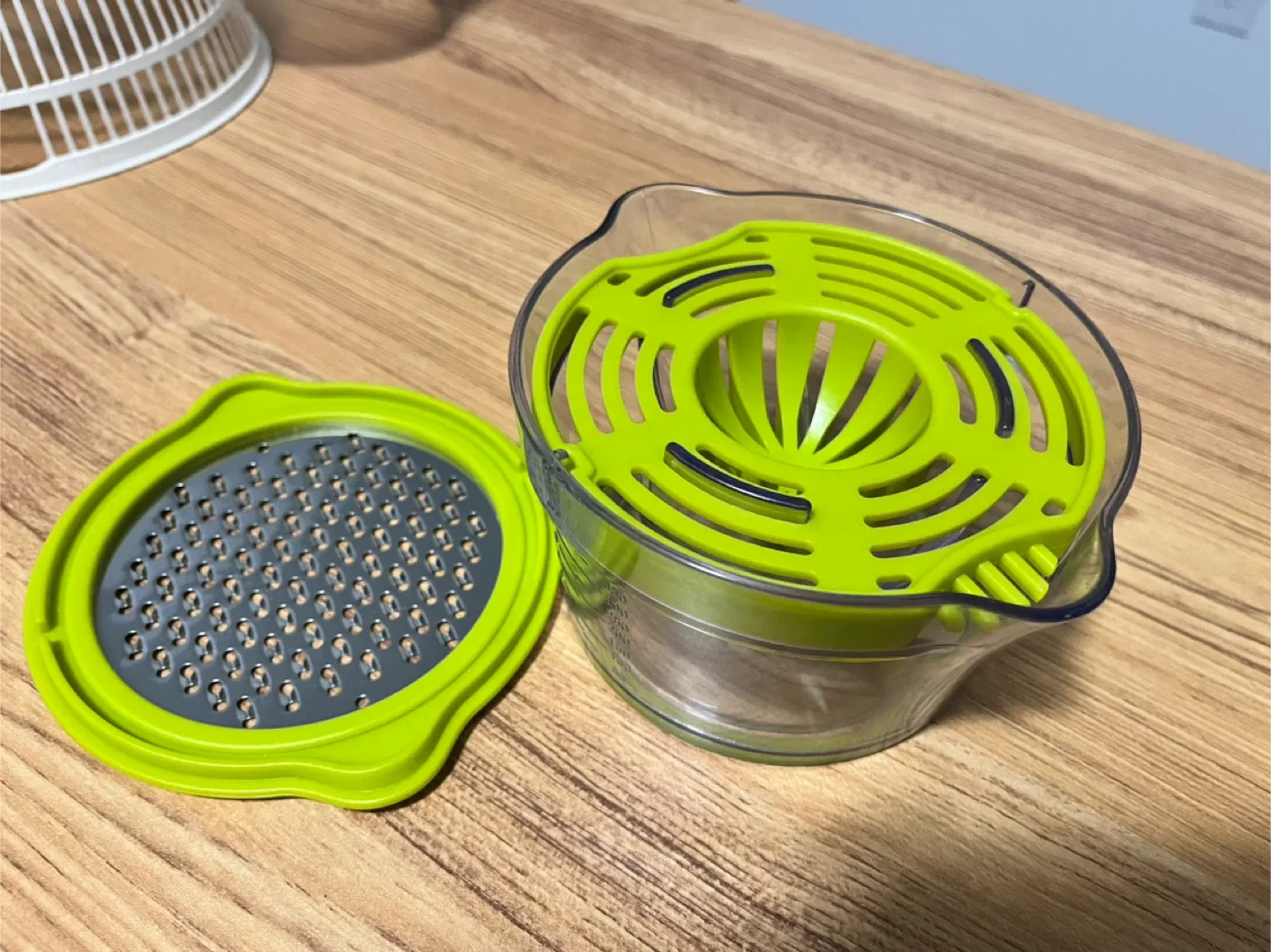 Orange Juicer, Green Multi-Purpose Grater image indicator(3)