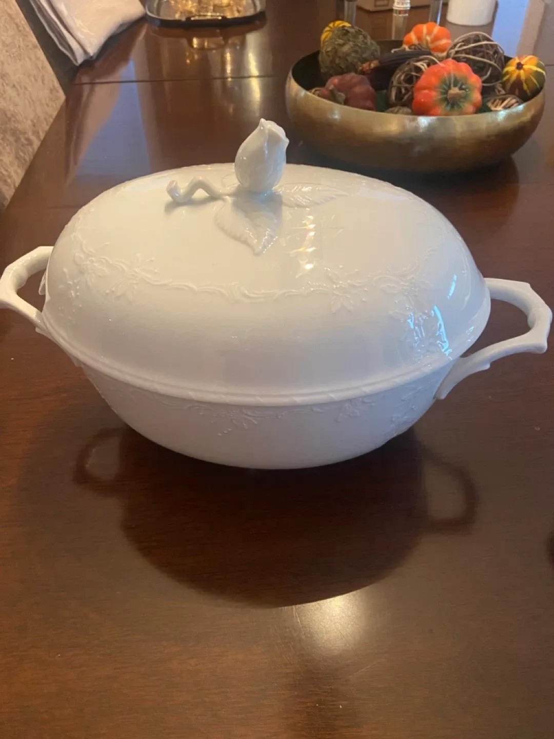 White Porcelain Tureen with Lid image indicator(2)