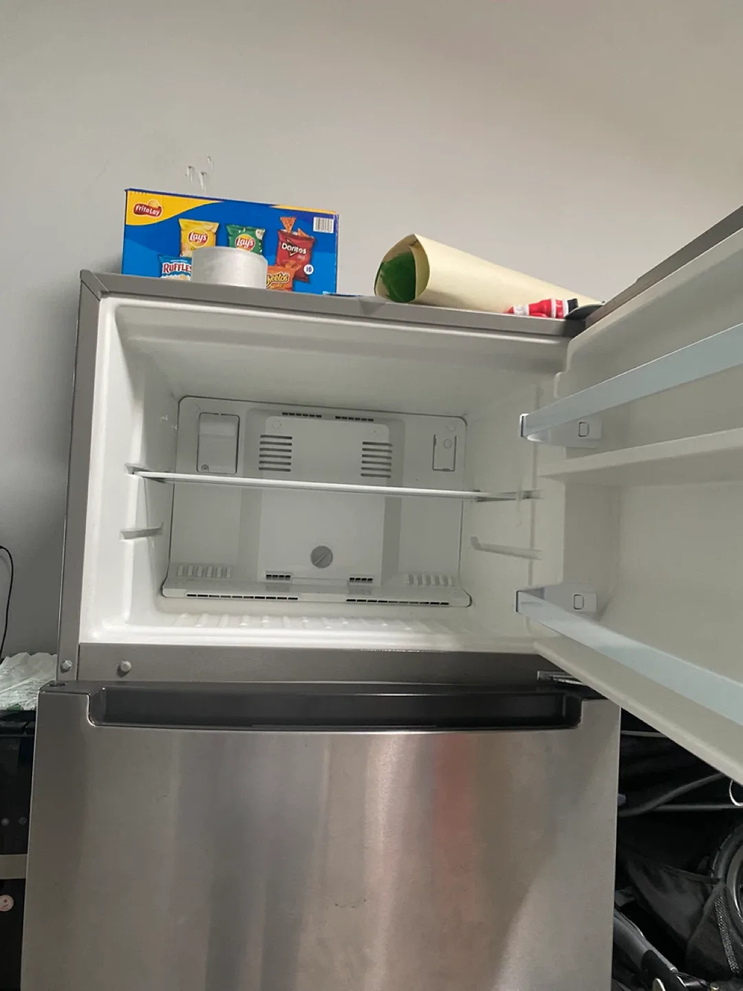 Whirlpool Top Freezer Refrigerator - Silver image indicator(2)