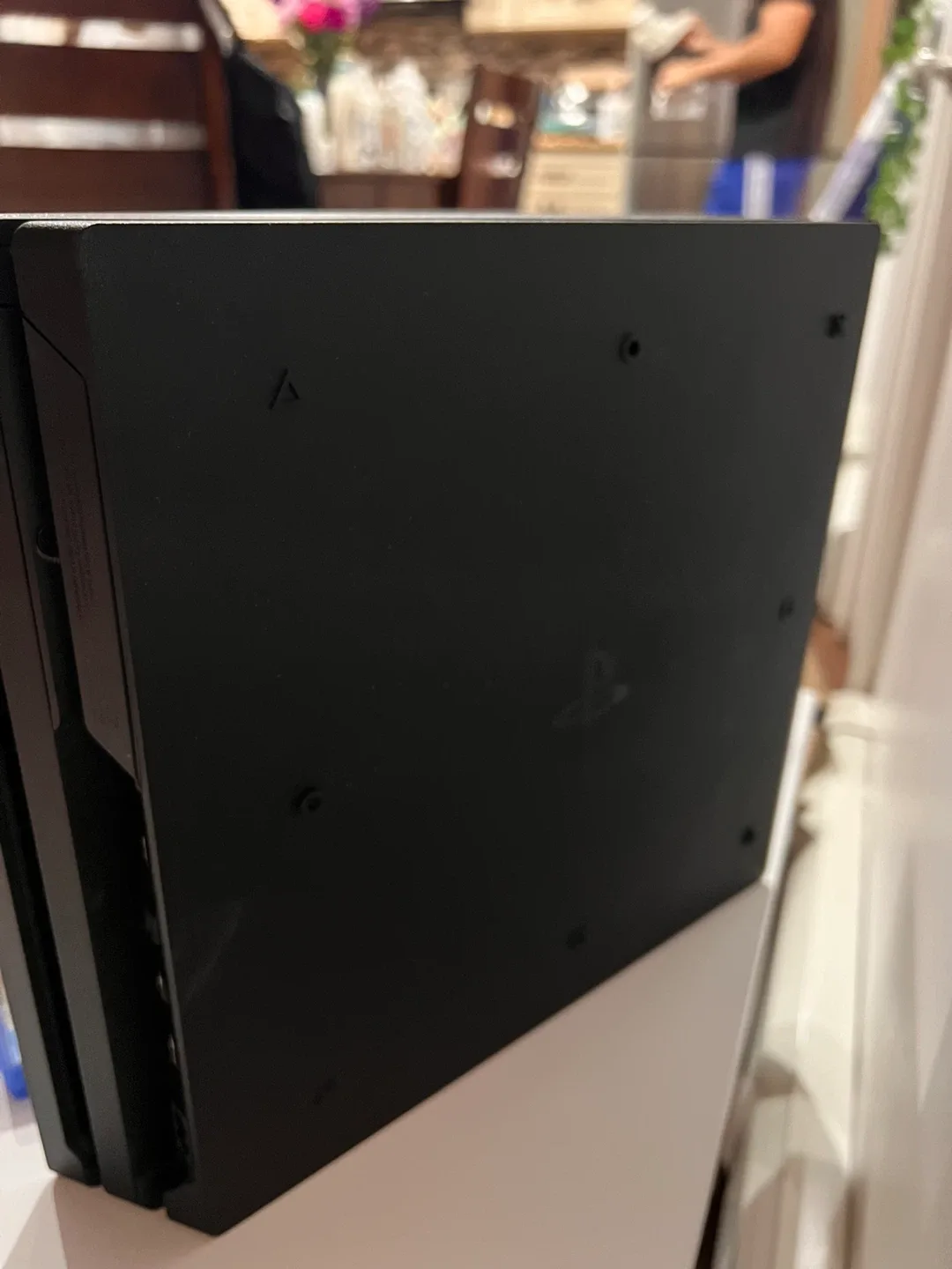 PlayStation 4 Pro - Black image indicator(2)