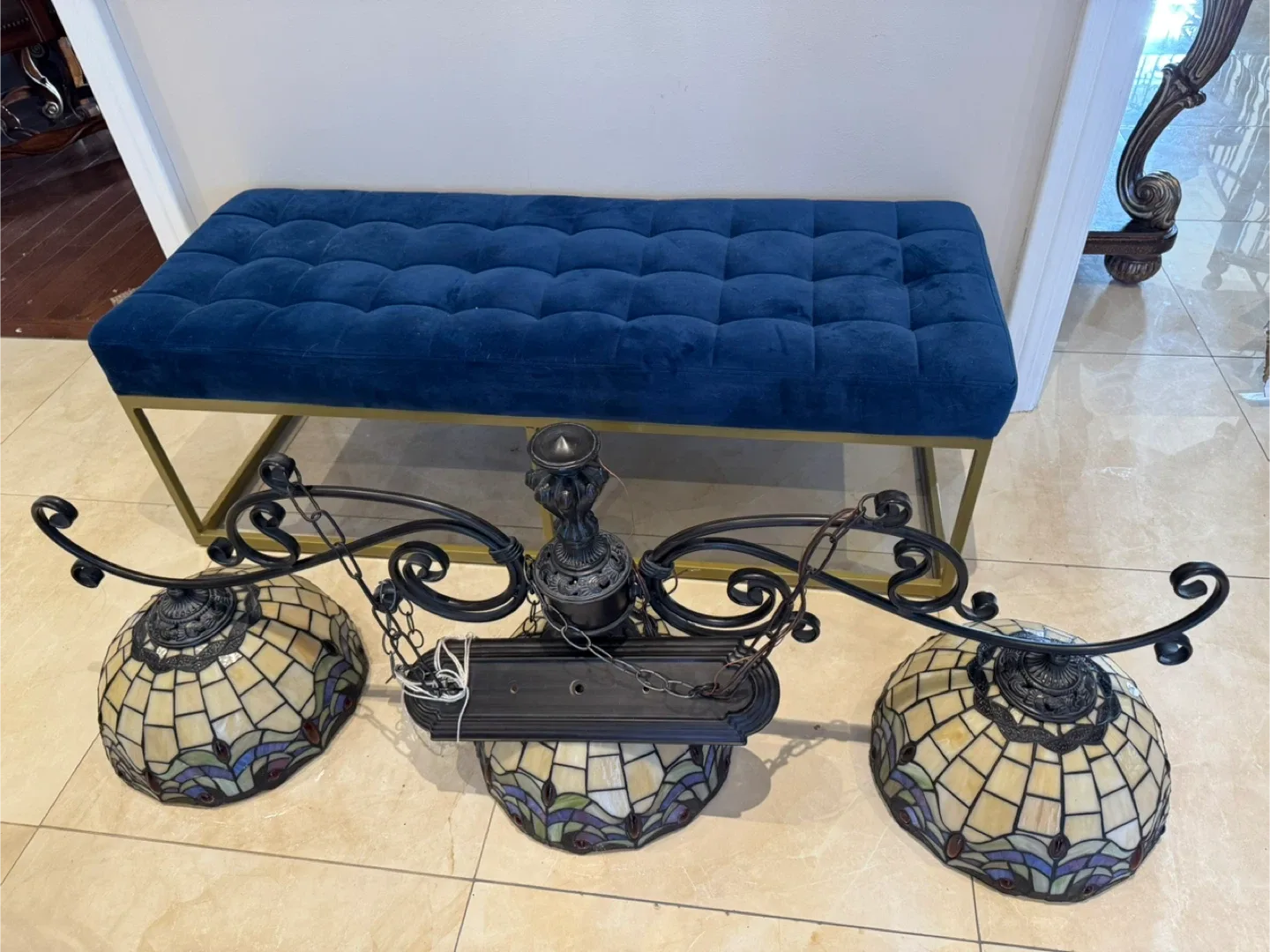 Tiffany-Style Stained Glass Chandelier image indicator(2)