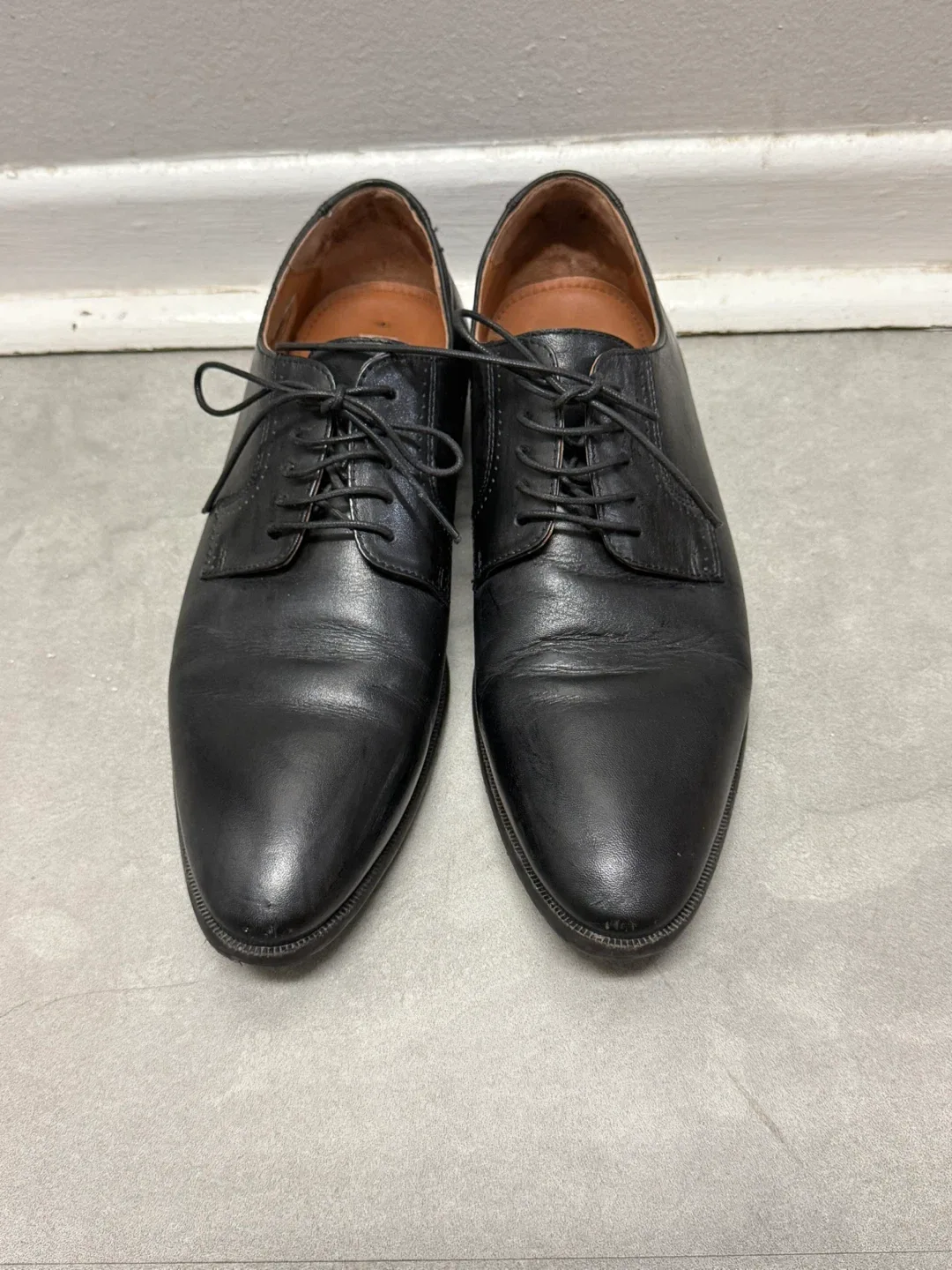 MOVING OUT SALE !!Black Leather Steve Madden Shoes image indicator(6)