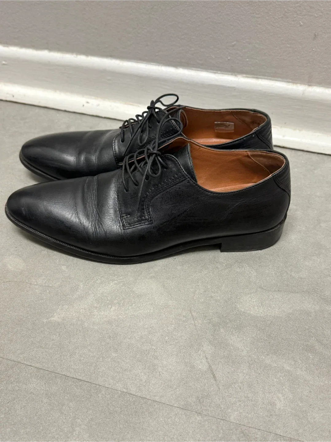 MOVING OUT SALE !!Black Leather Steve Madden Shoes image indicator(8)