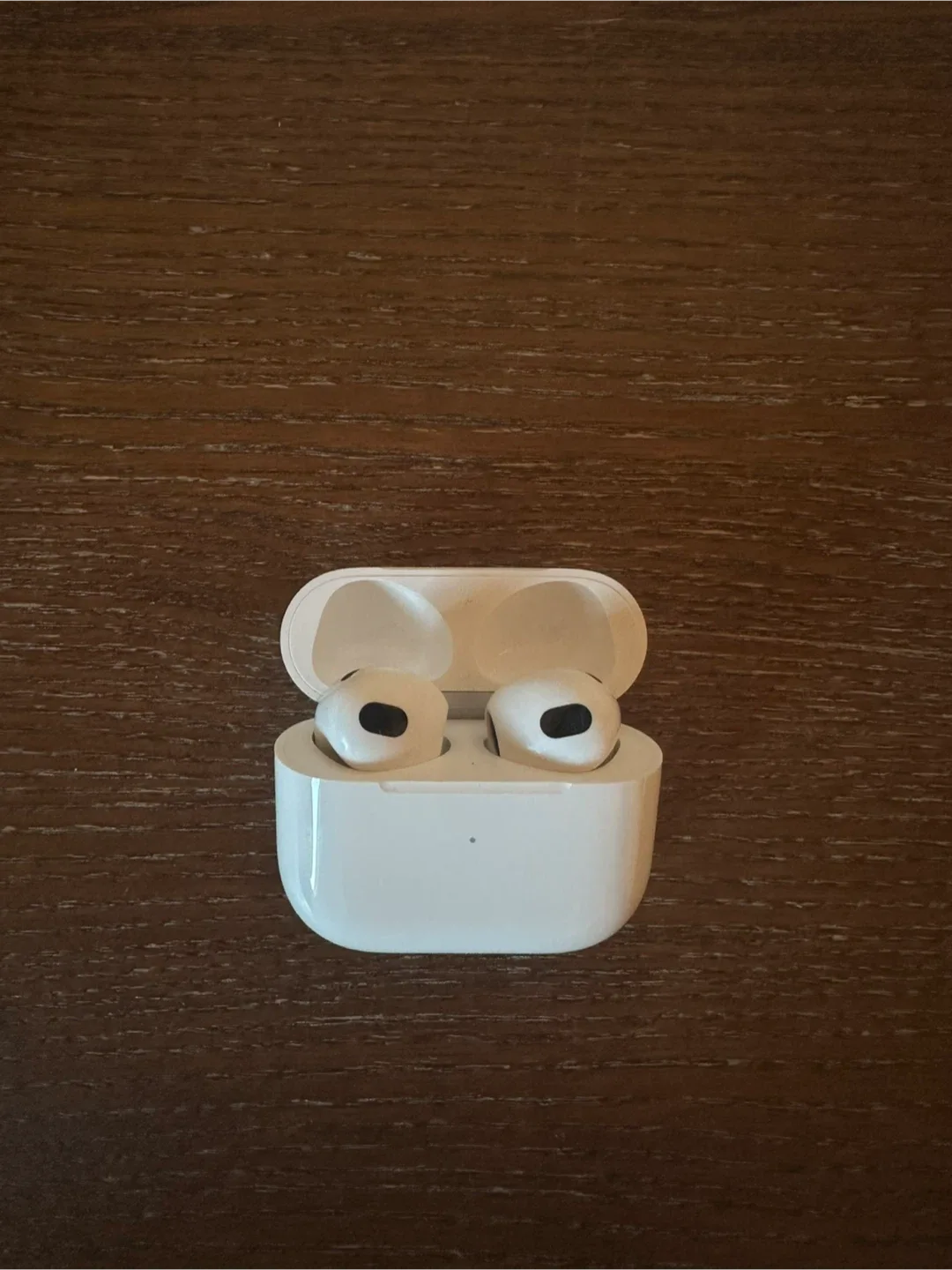 Apple AirPods Generation 3 Including Protective Case image indicator(3)