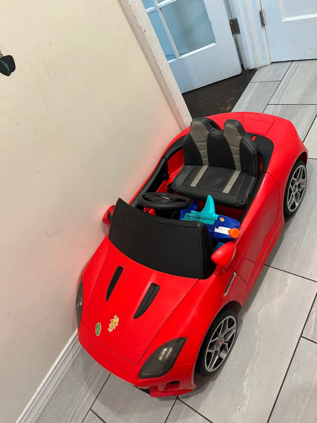 Red Ride-On Car image indicator(2)