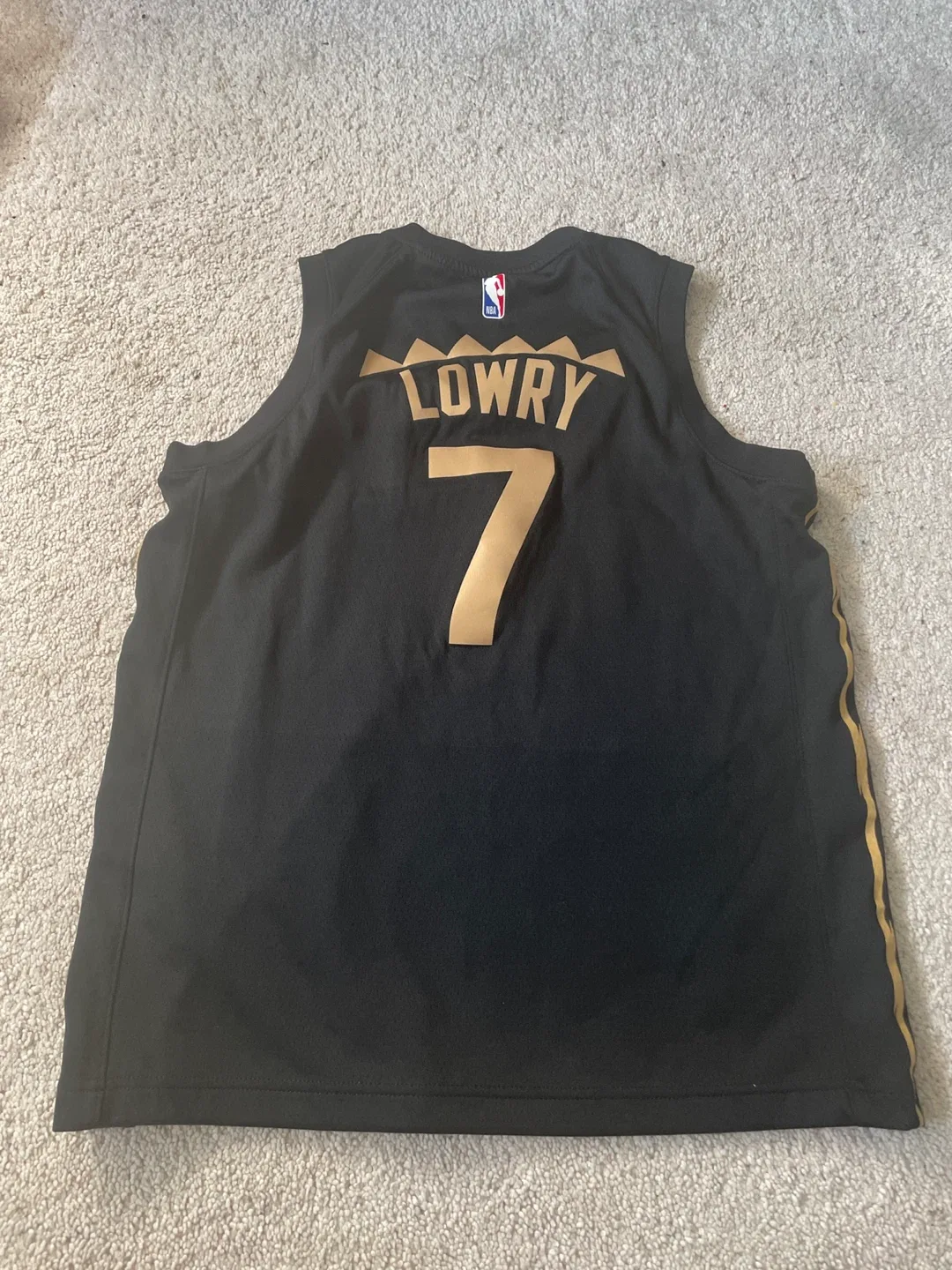 Black and gold raptors jersey kyle lowry image indicator(4)