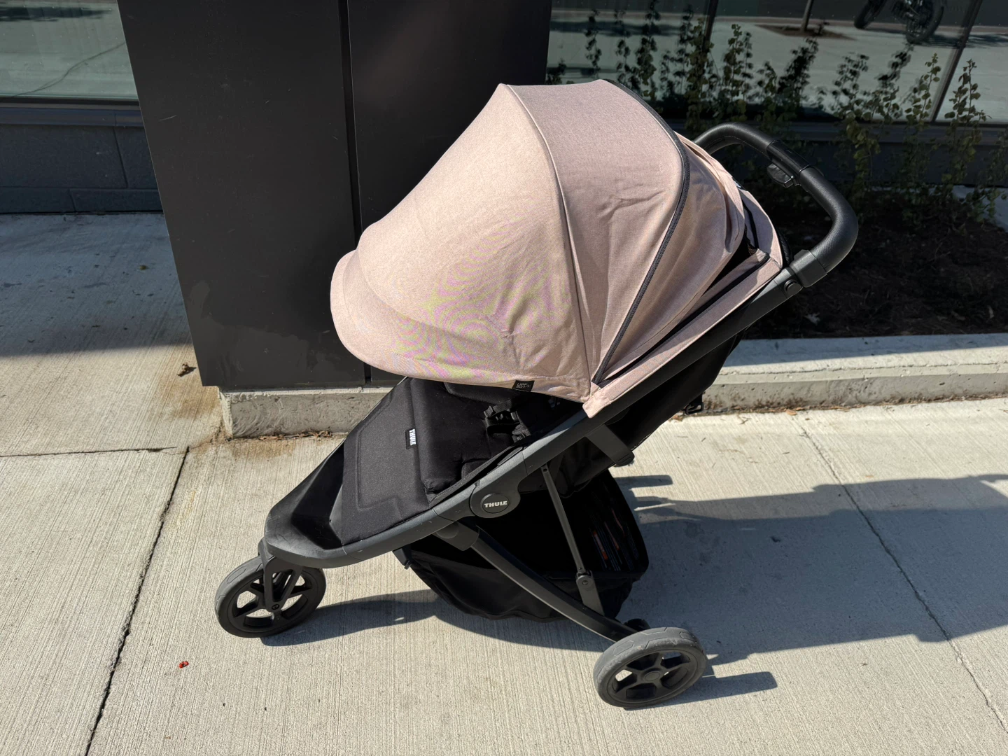 Thule Spring Stroller with Rain Cover and Snack Tray - photo 3