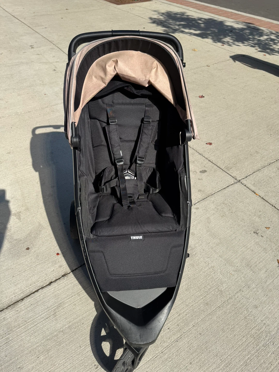 Thule Spring Stroller with Rain Cover and Snack Tray - photo 5