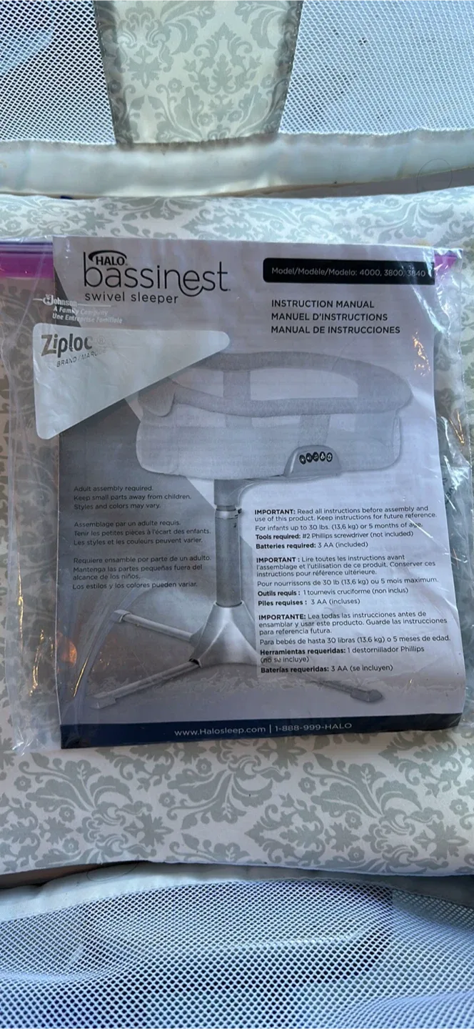 Halo Bassinest Swivel Sleeper - Great Condition! image indicator(3)