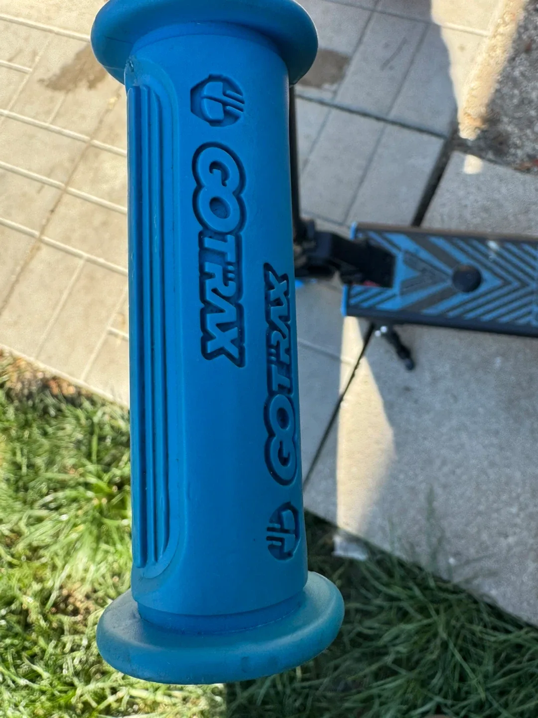 Gotrax Scooter - Blue & Black image indicator(2)