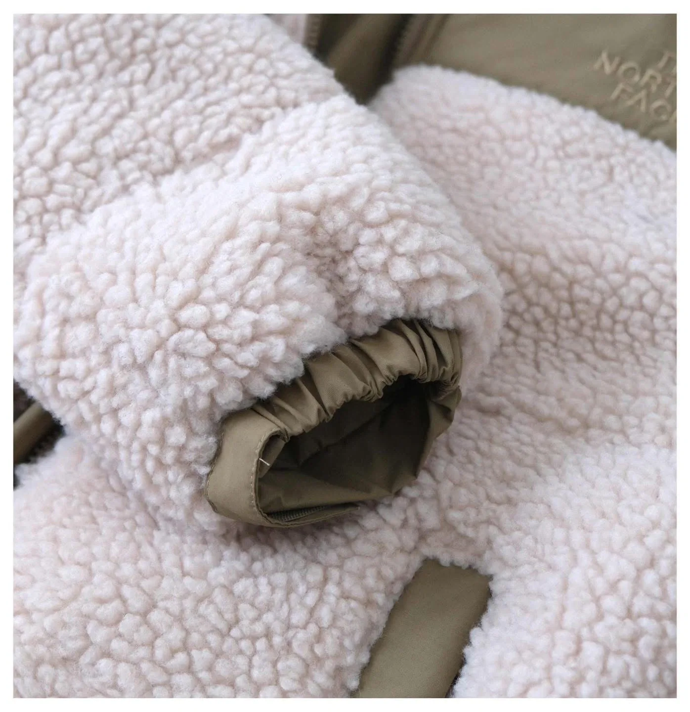 The North Face Sherpa Fleece Jacket - Size M image indicator(4)