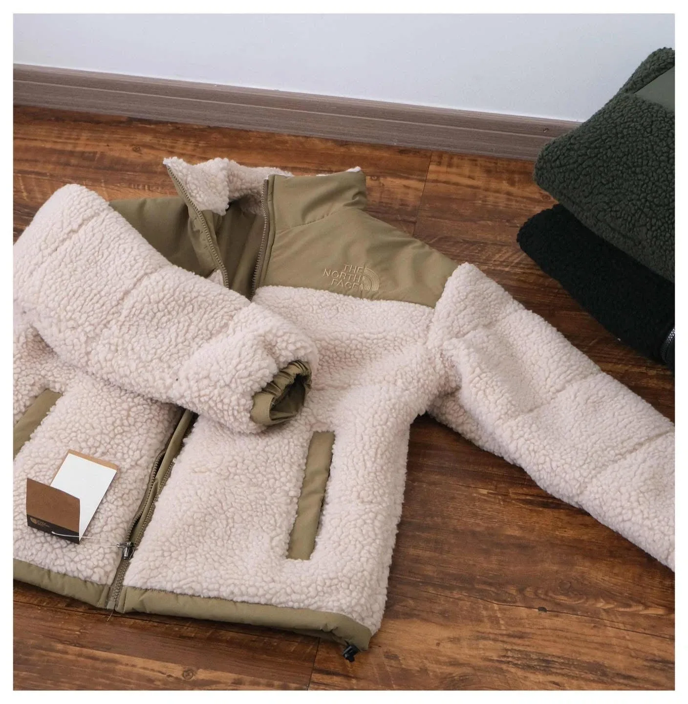 The North Face Sherpa Fleece Jacket - Size M image indicator(3)