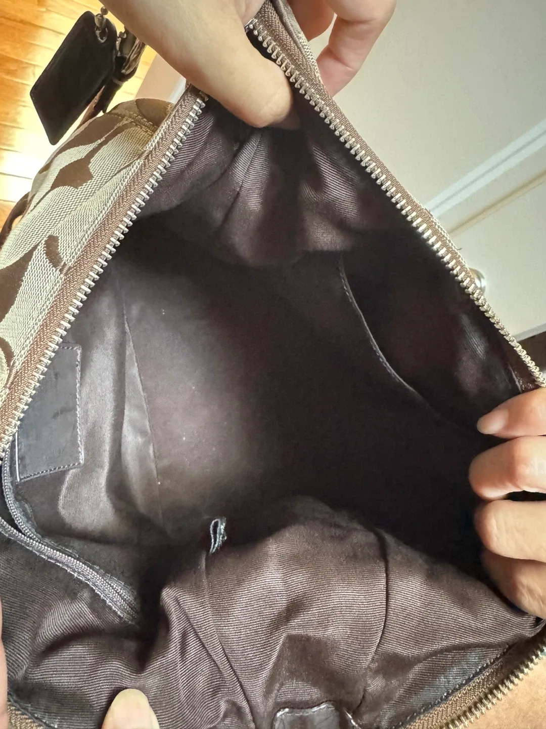 Coach Signature Hobo Bag image indicator(9)