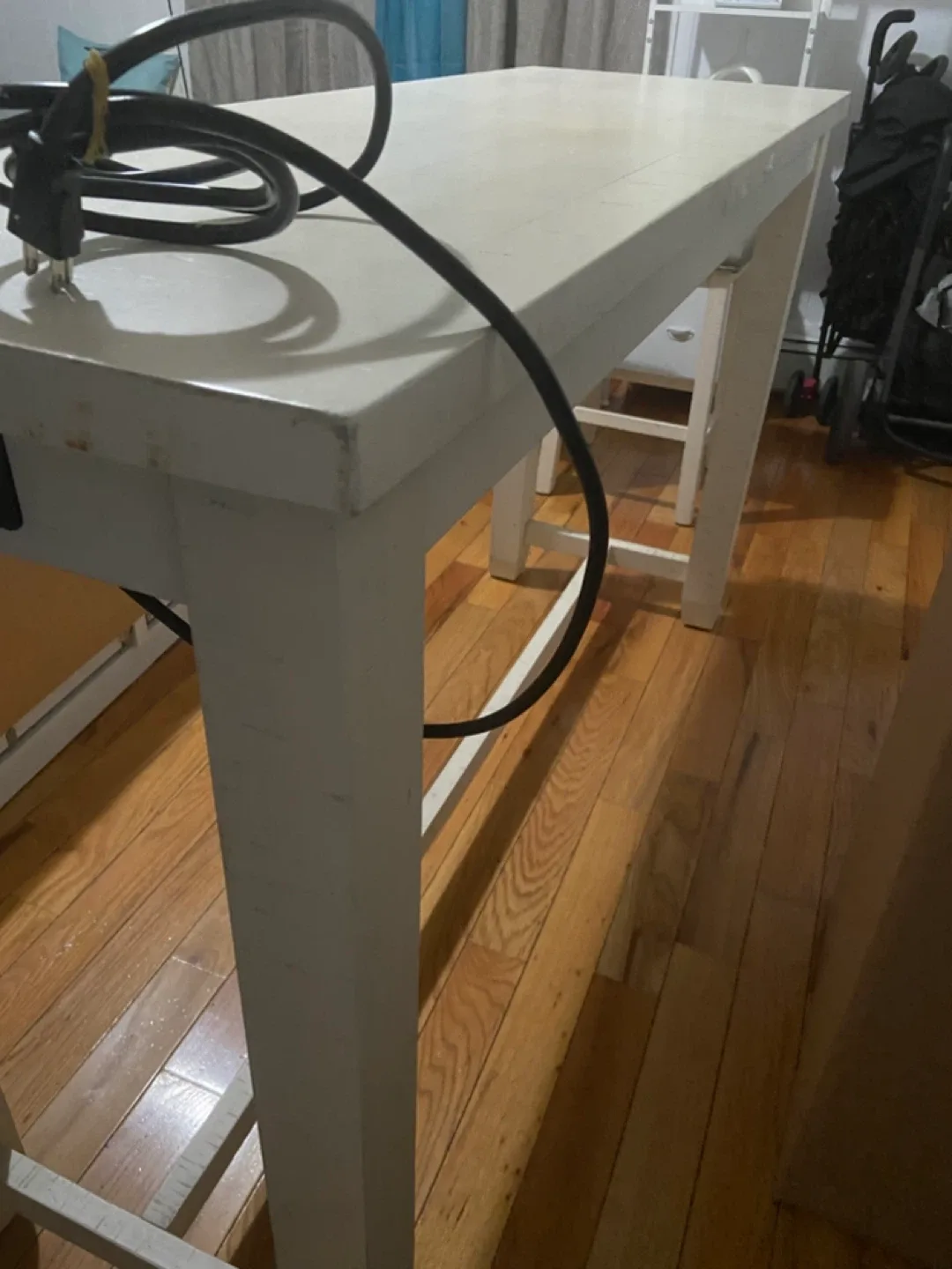 Off-White Desk with USB Ports image indicator(6)