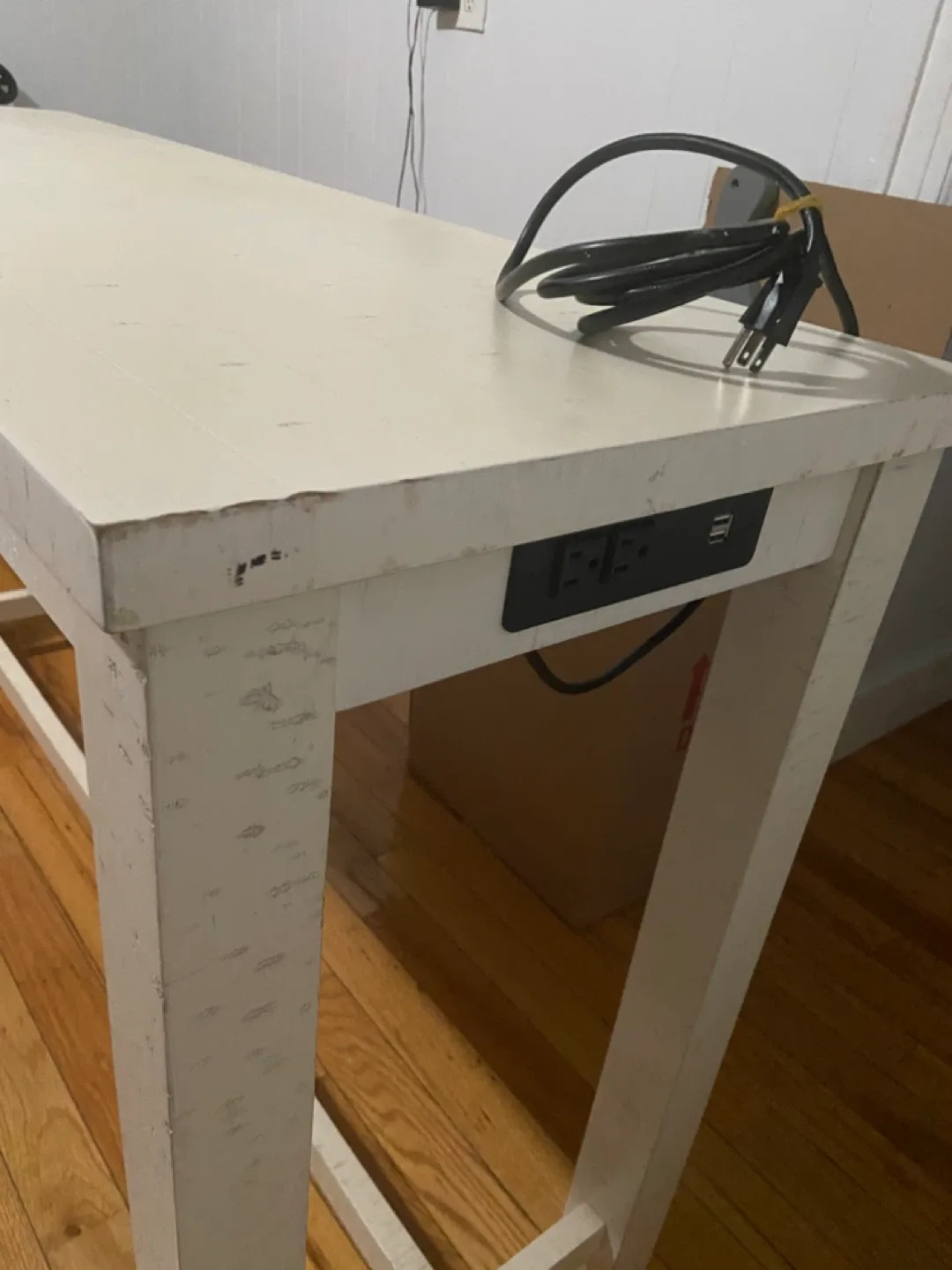 Off-White Desk with USB Ports image indicator(4)