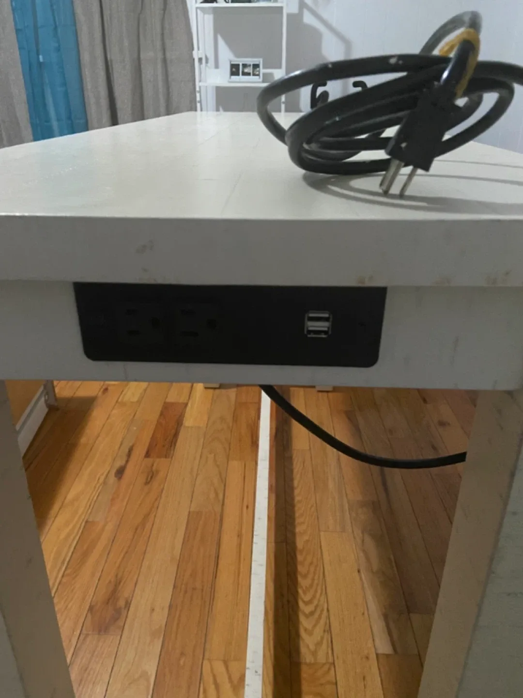Off-White Desk with USB Ports image indicator(5)