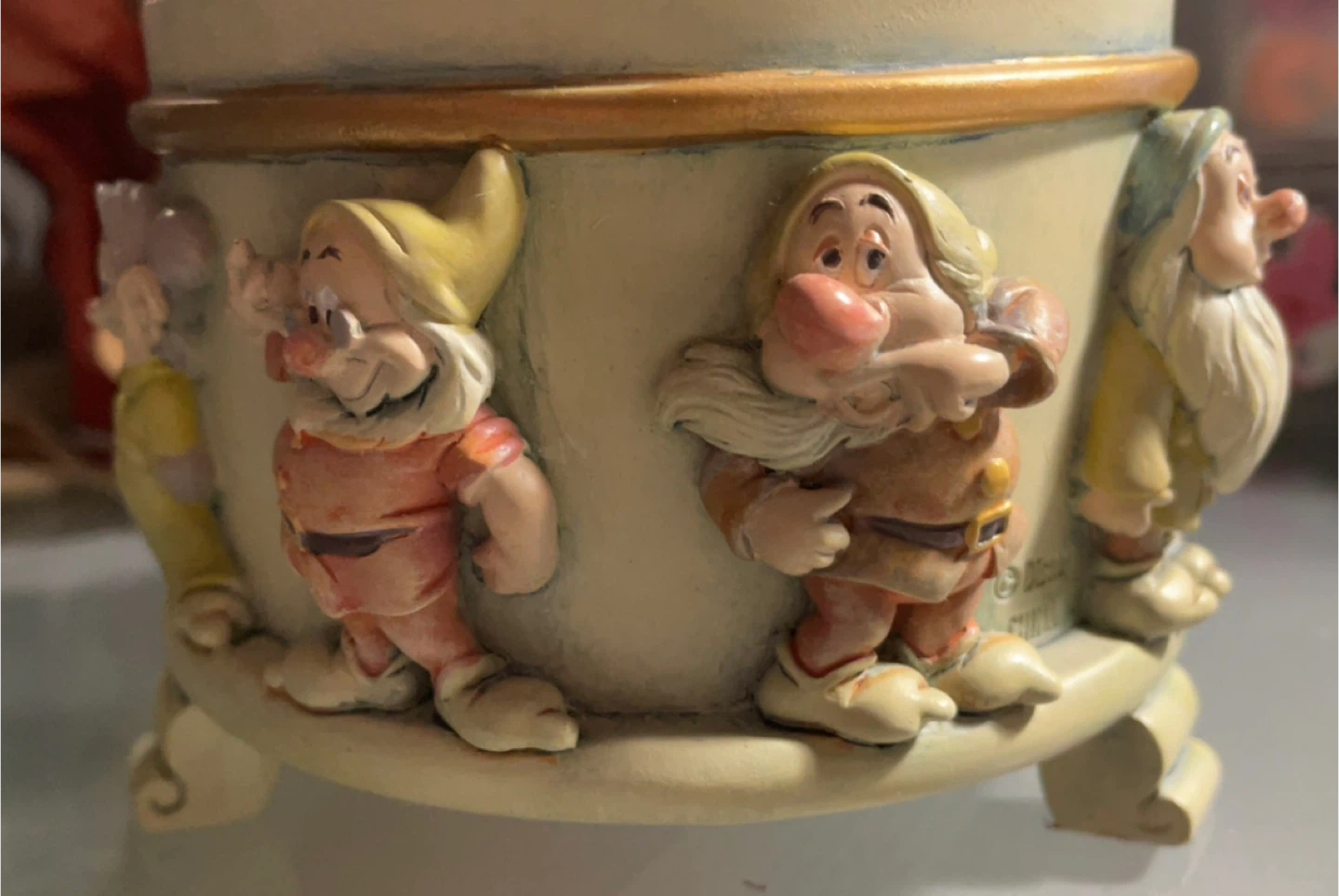 Snow White and the Seven Dwarfs Snow Globe - photo 2