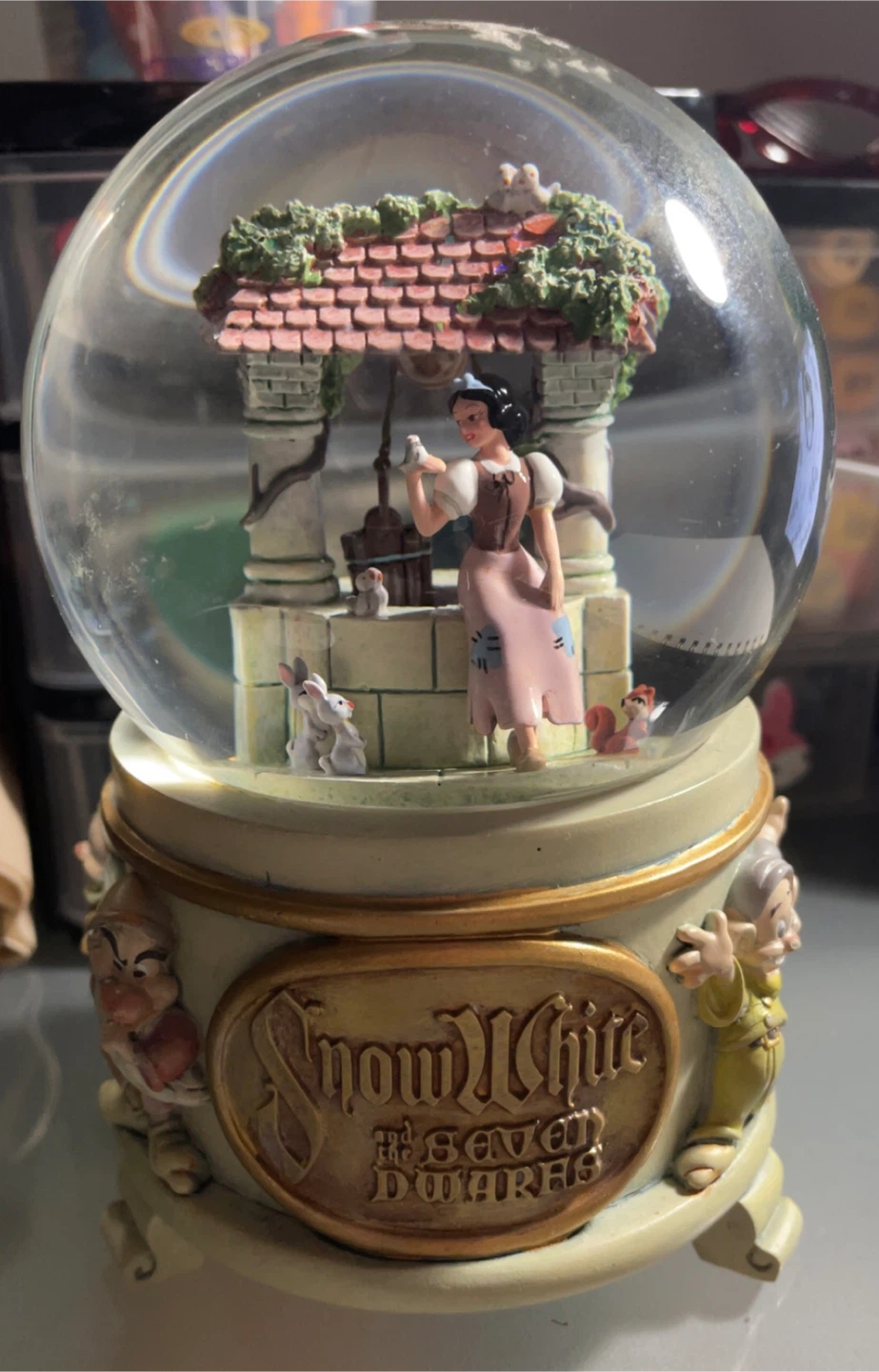 Snow White and the Seven Dwarfs Snow Globe