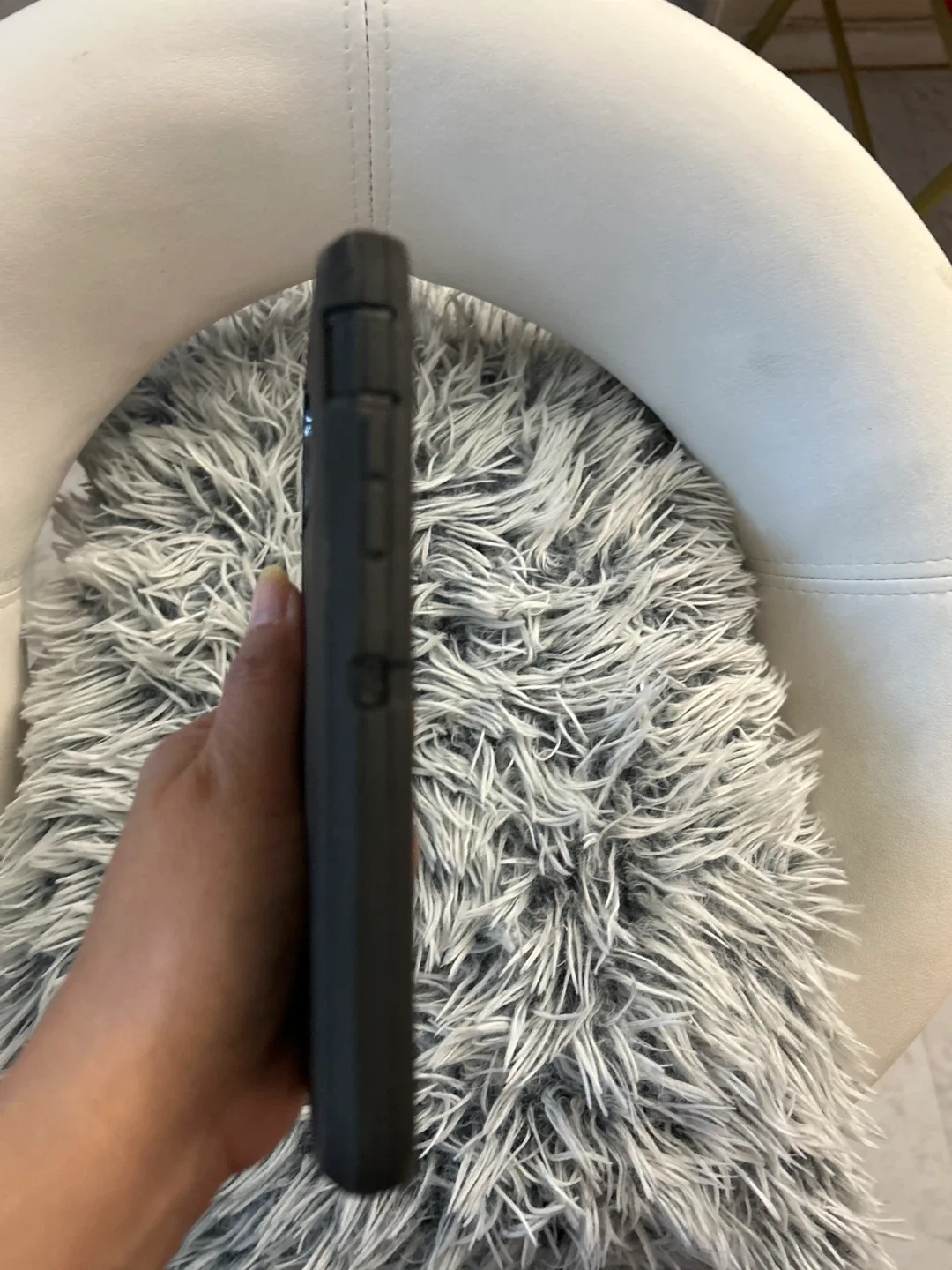 OtterBox iPhone Case - Black image indicator(3)