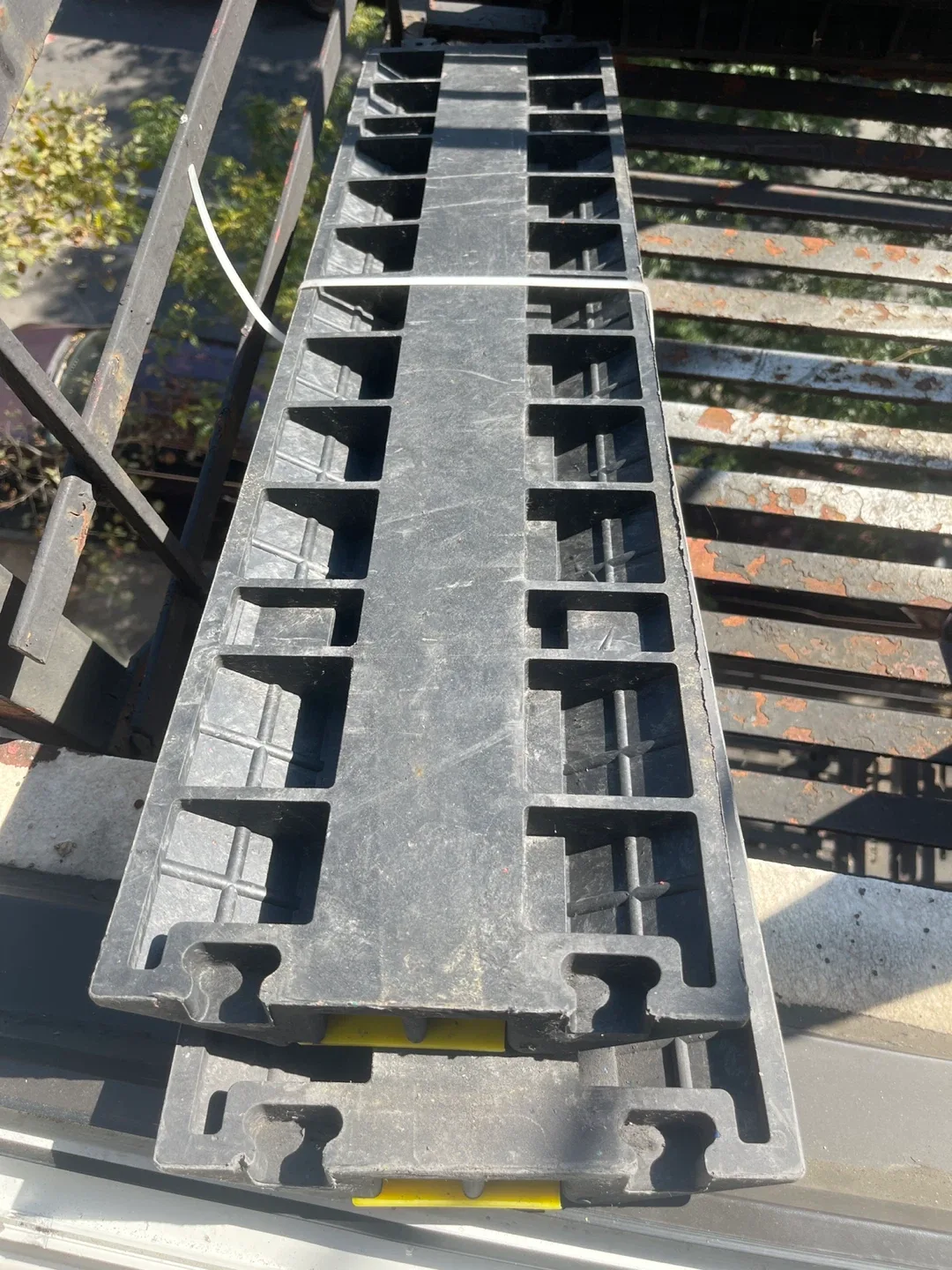 Vevor Cable Ramp - Yellow & Gray image indicator(2)