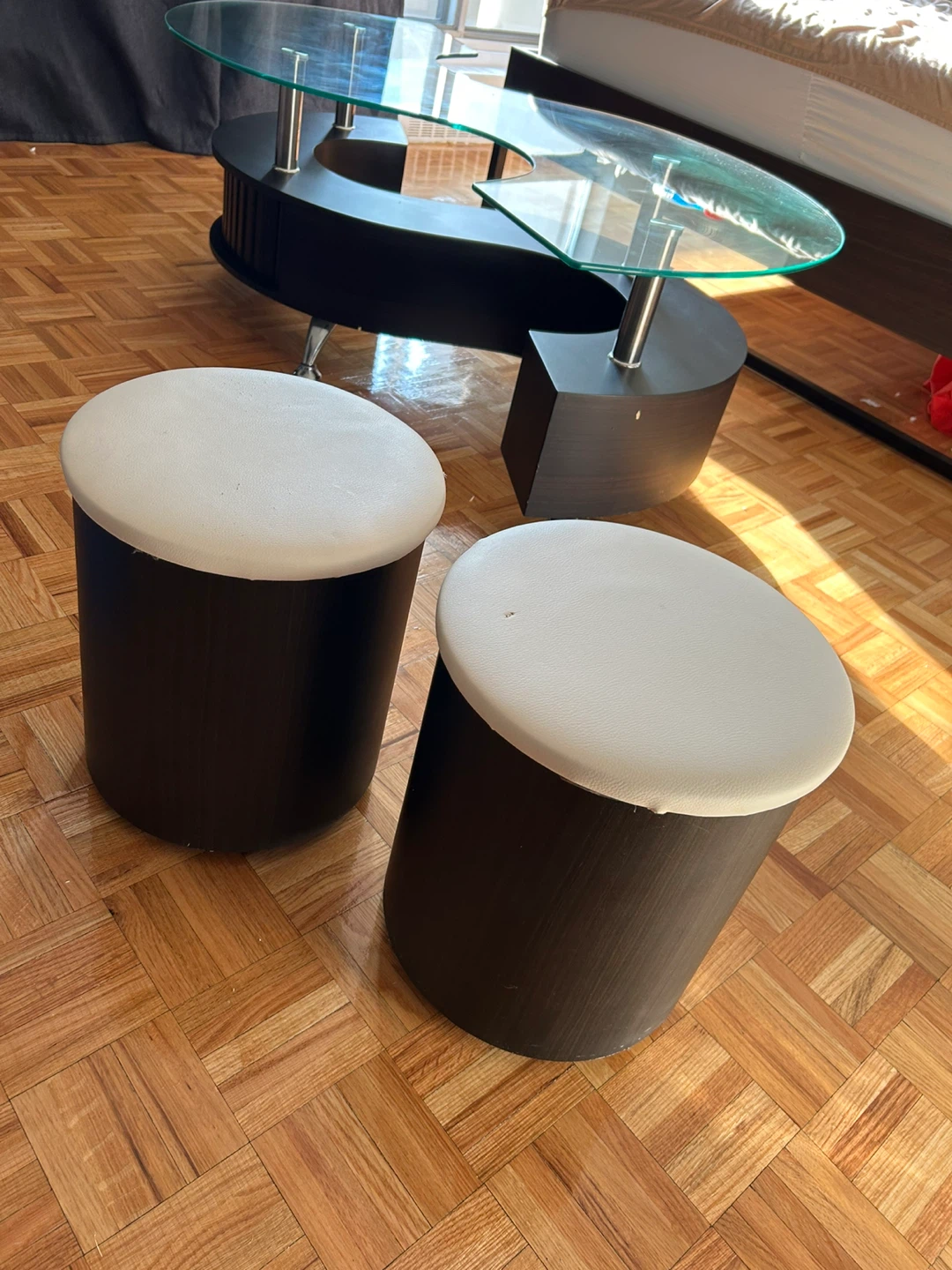 Coffee Table with Stools - photo 4