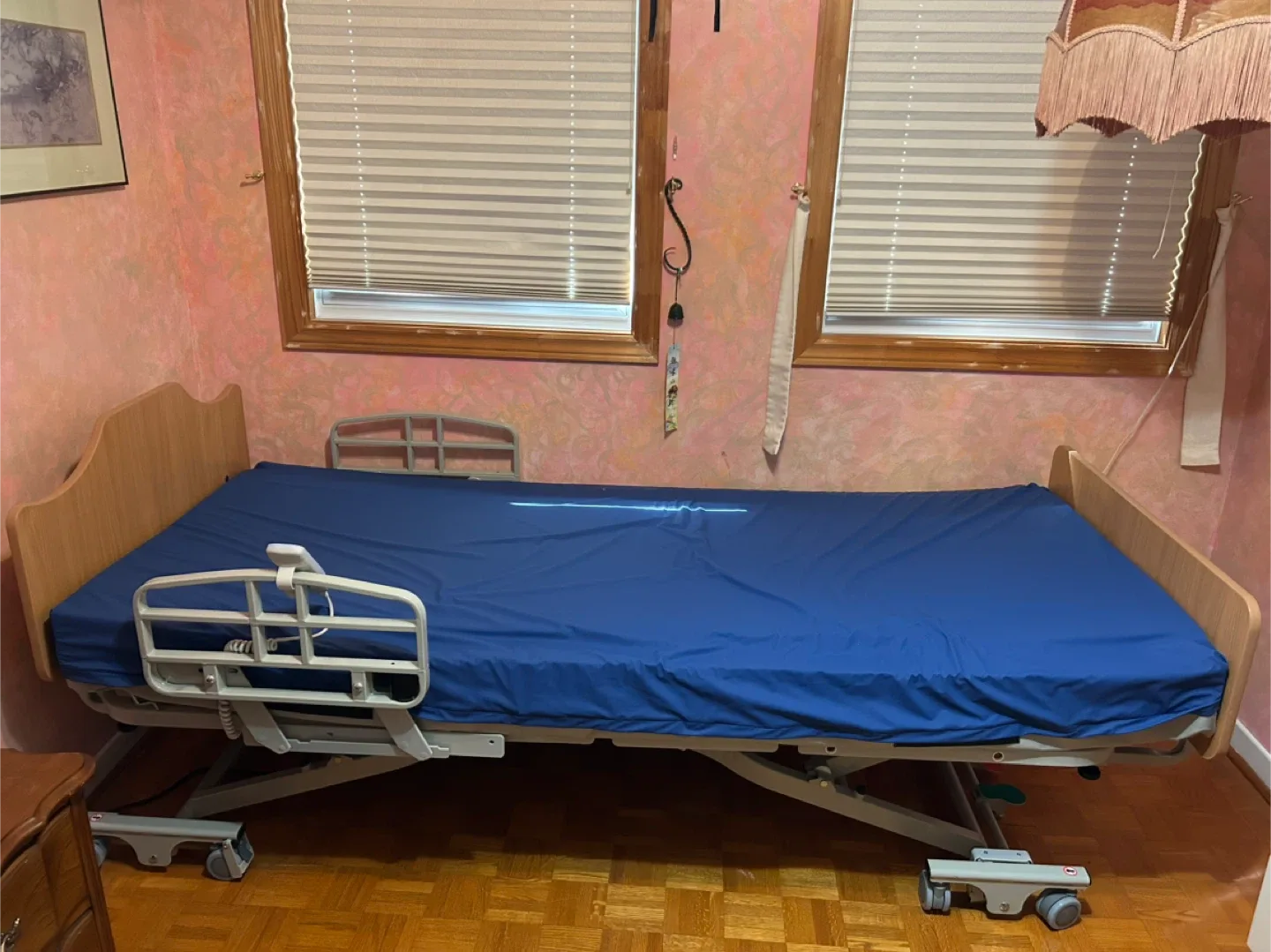 Adjustable Electric Hospital Bed image indicator(2)