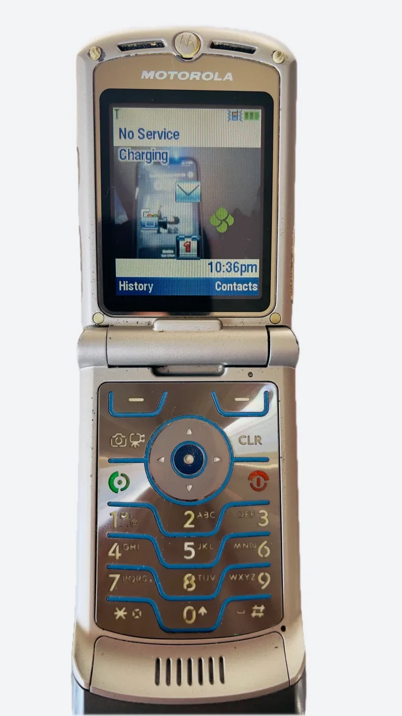Motorola RAZR V3 - Classic Flip Phone thumbnail