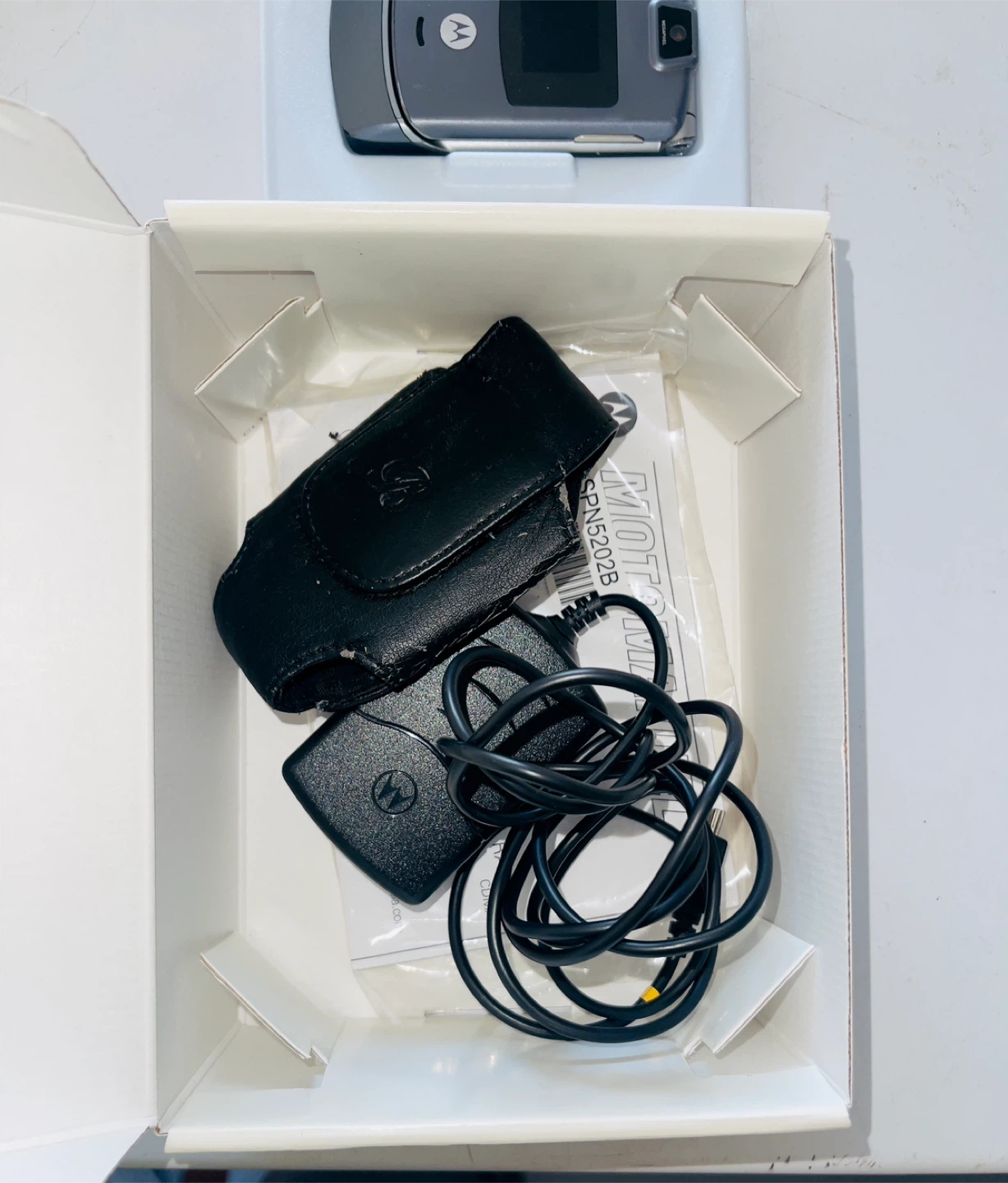 Motorola RAZR V3 - Classic Flip Phone - photo 4