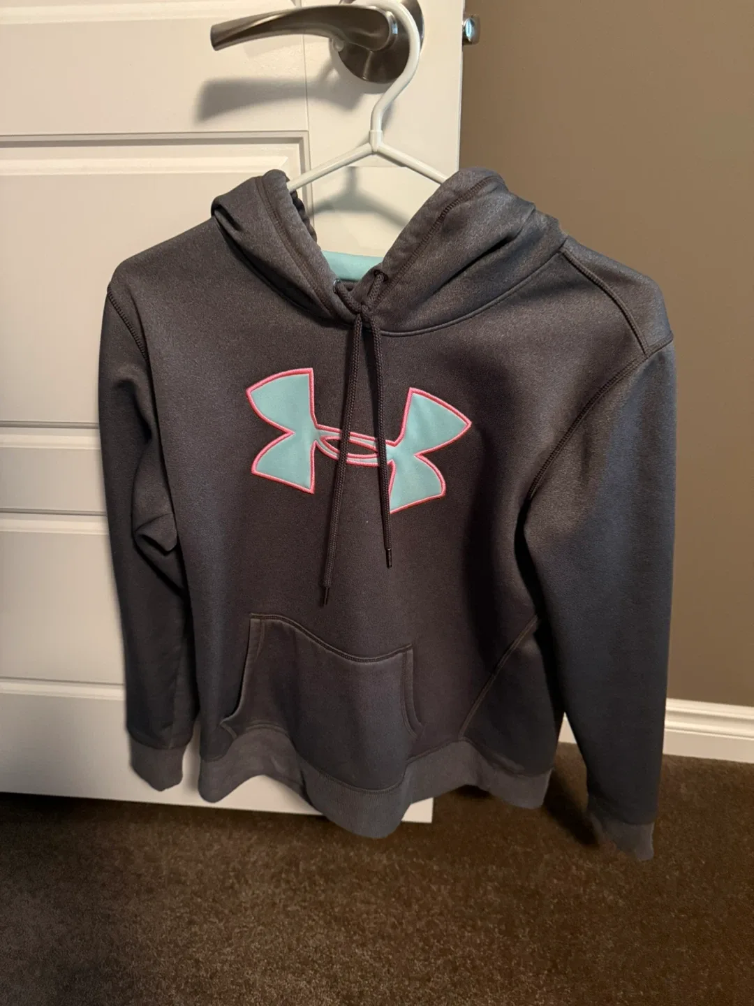 Woman’s Under Armour Medium Grey Sweater thumbnail