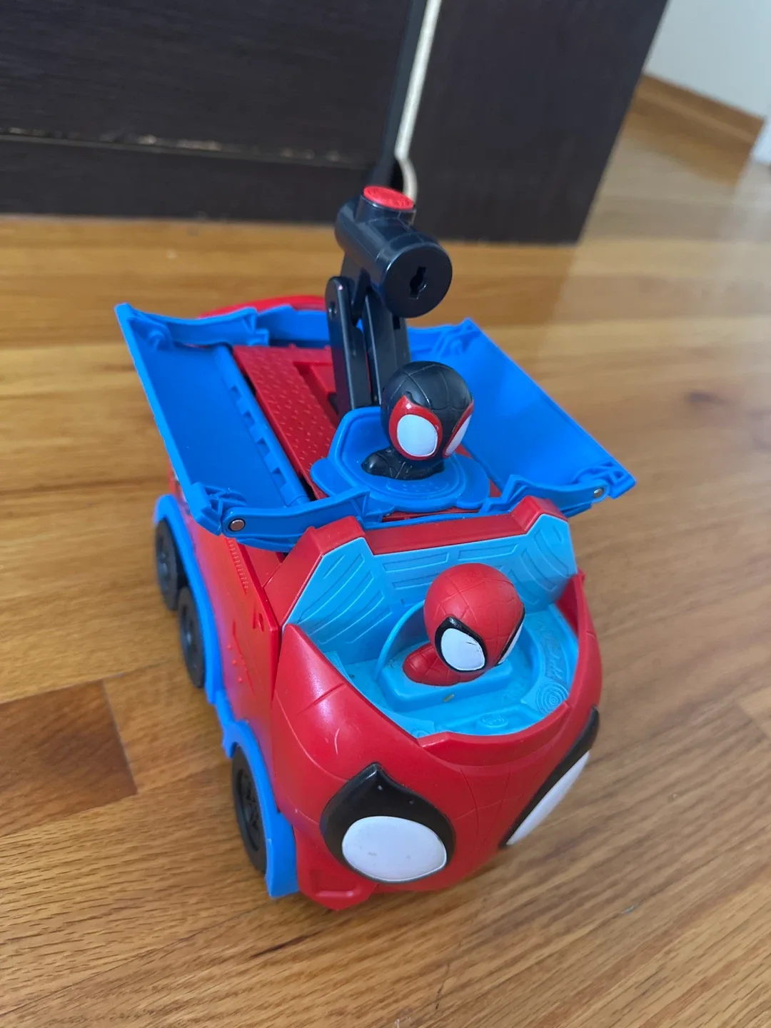 Marvel Spidey and His Amazing Friends Web-Quarters Playset image indicator(2)