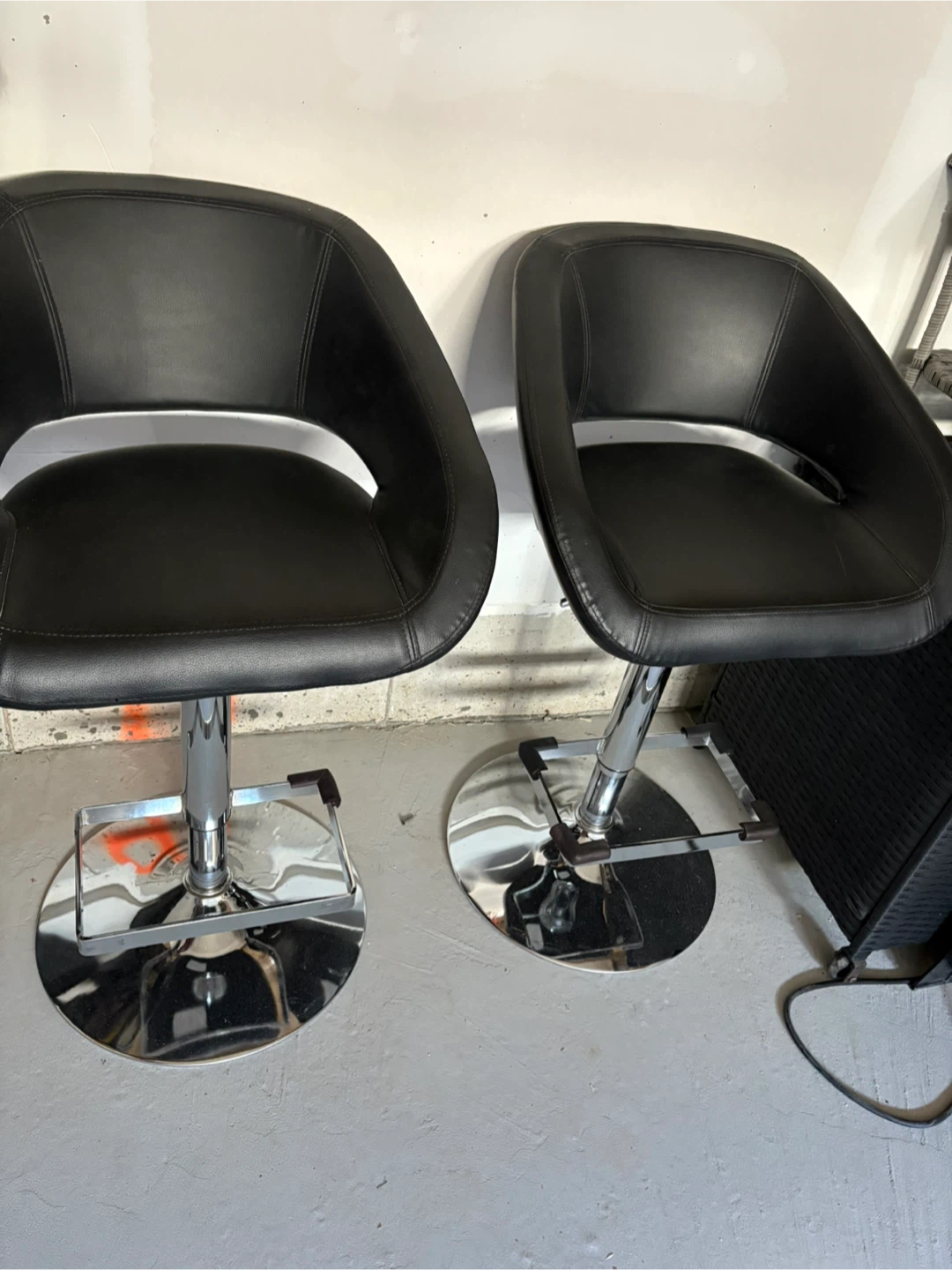 Black Swivel Bar Stool