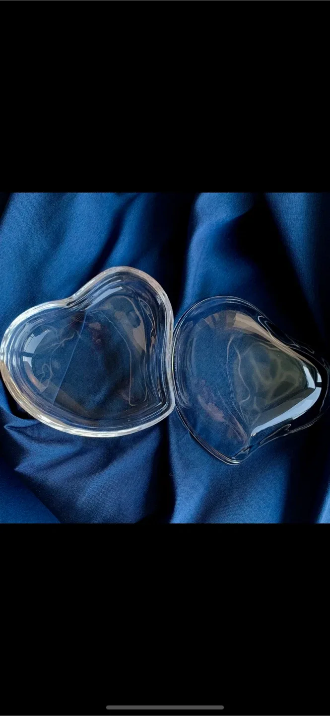 Tiffany & Co. Elsa Peretty Heart Shaped Trinket Box image indicator(4)