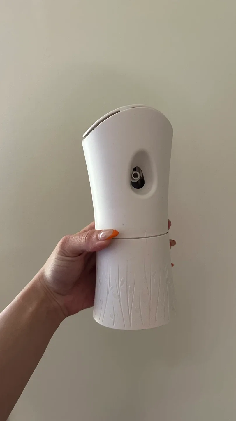 Air Wick Automatic Spray Gadget thumbnail