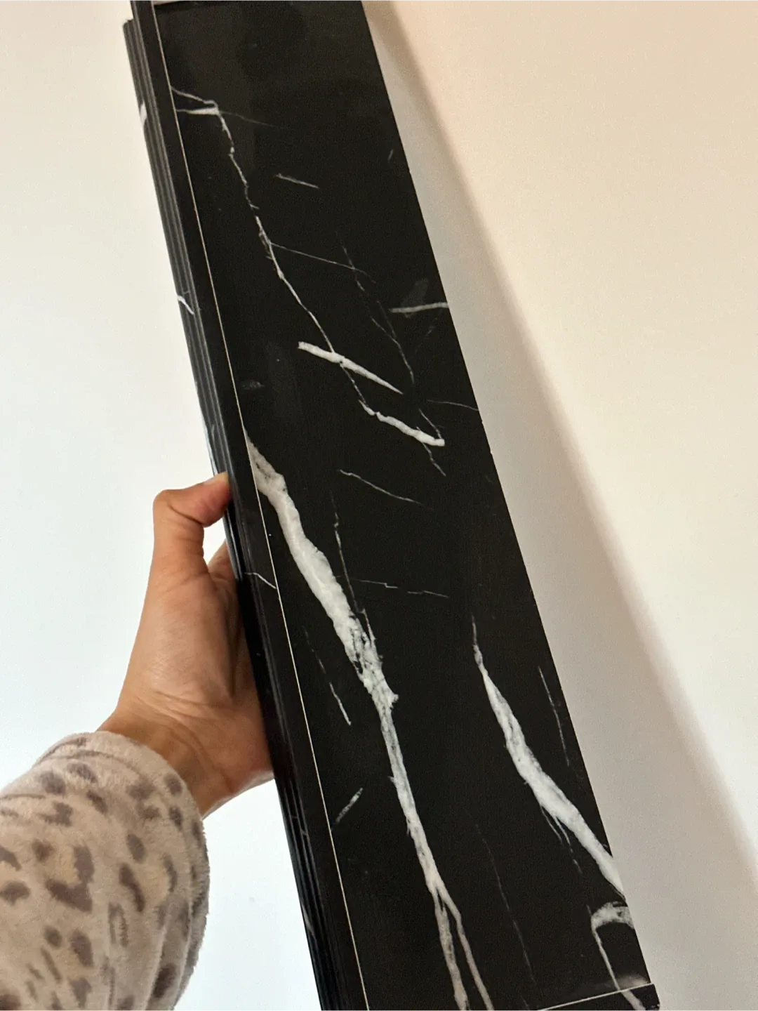 Black Marble Floating Shelf image indicator(3)