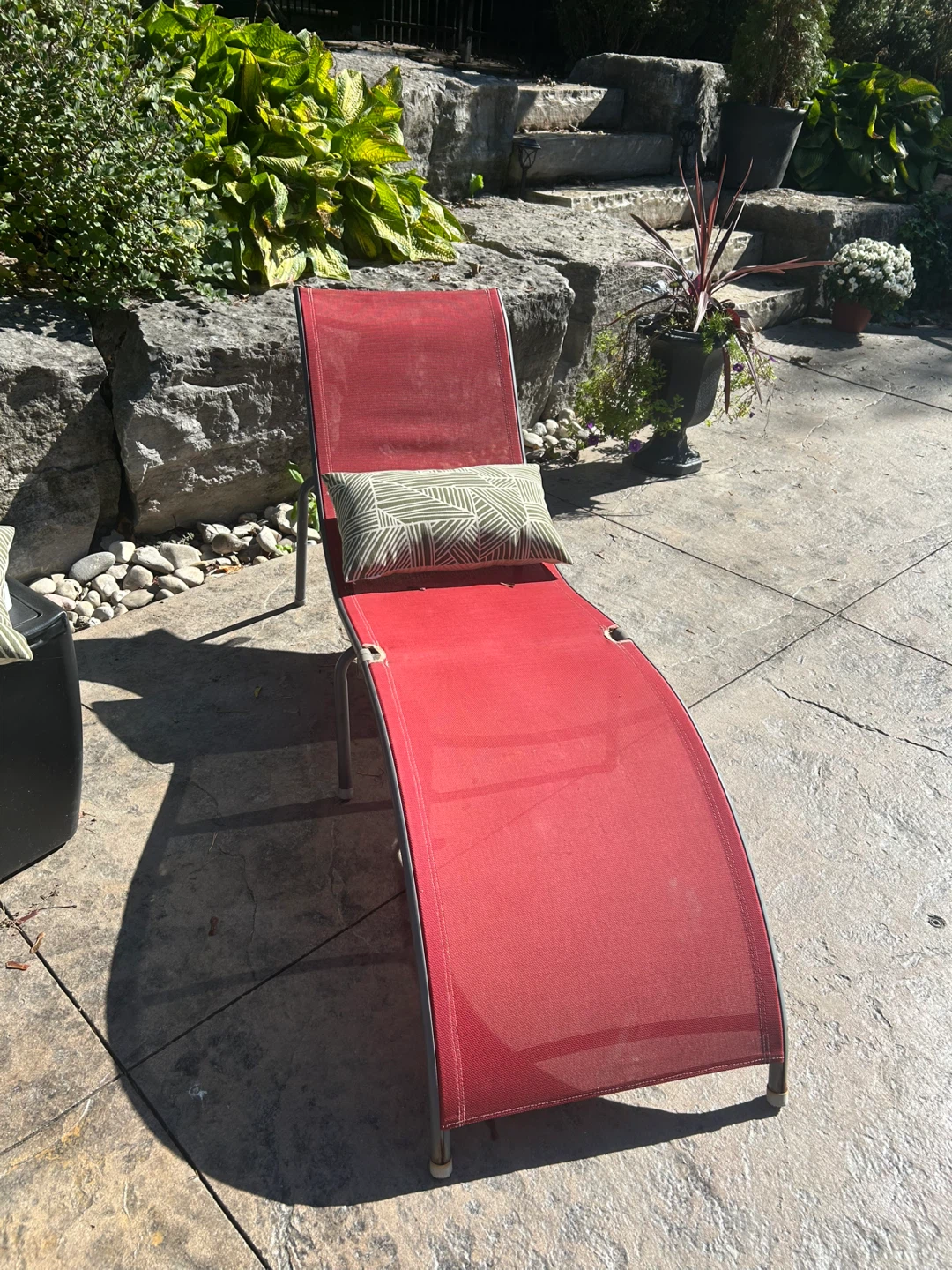 Red Outdoor Lounger - photo 2