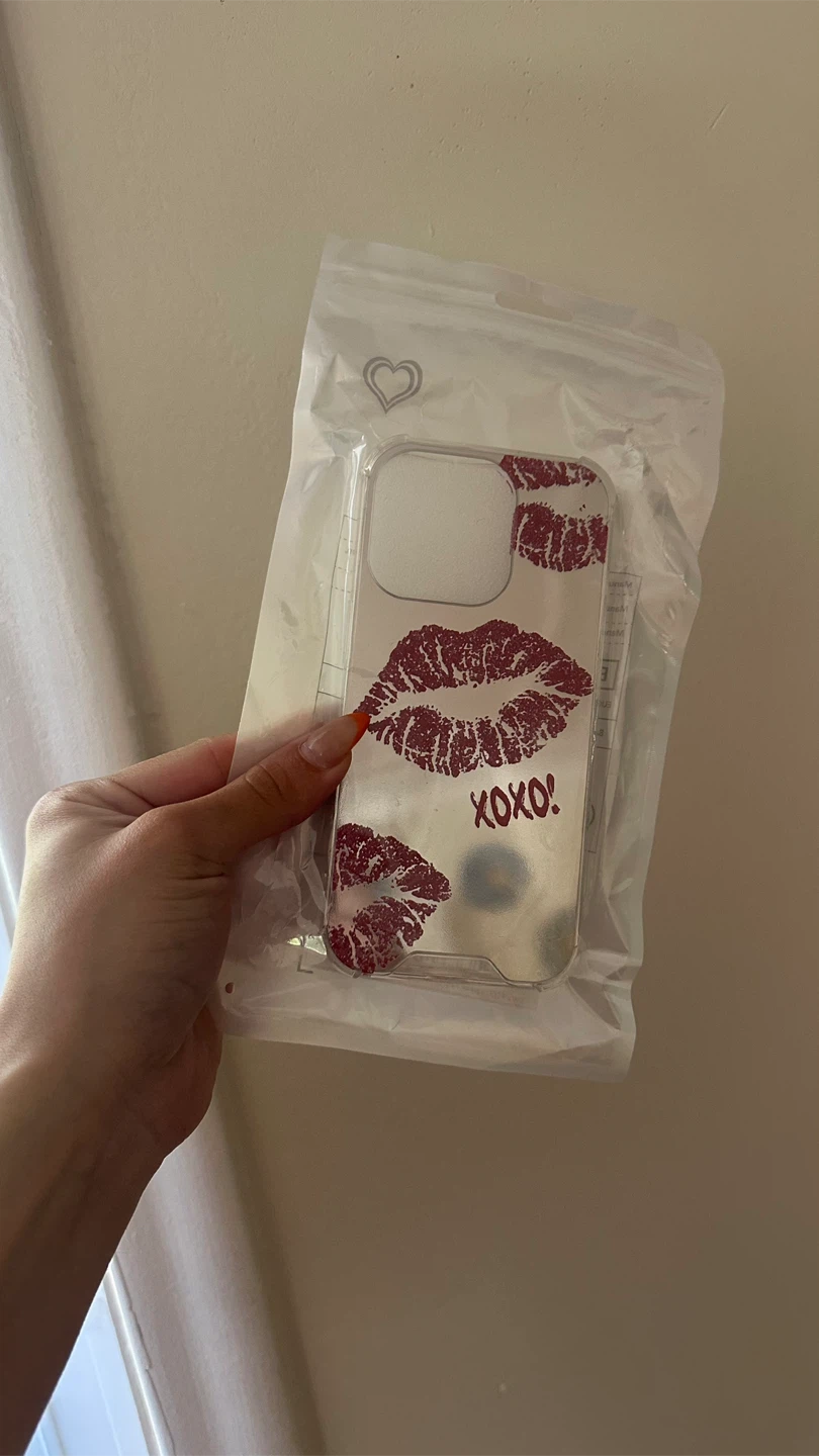 iPhone 16 Pro Case - XOXO Kisses Design