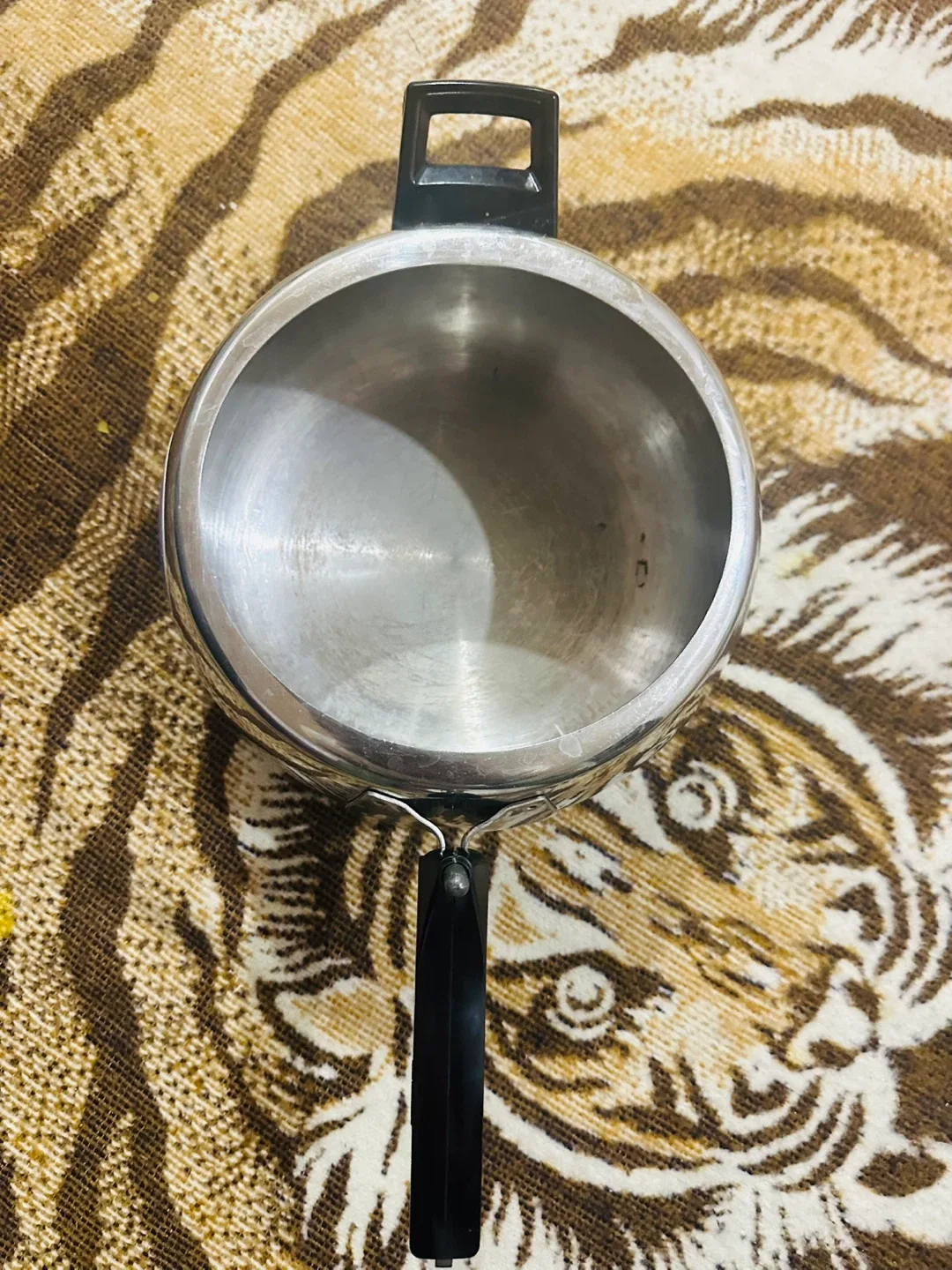 Hawkins Stainless Steel Contura Pressure Cooker image indicator(4)